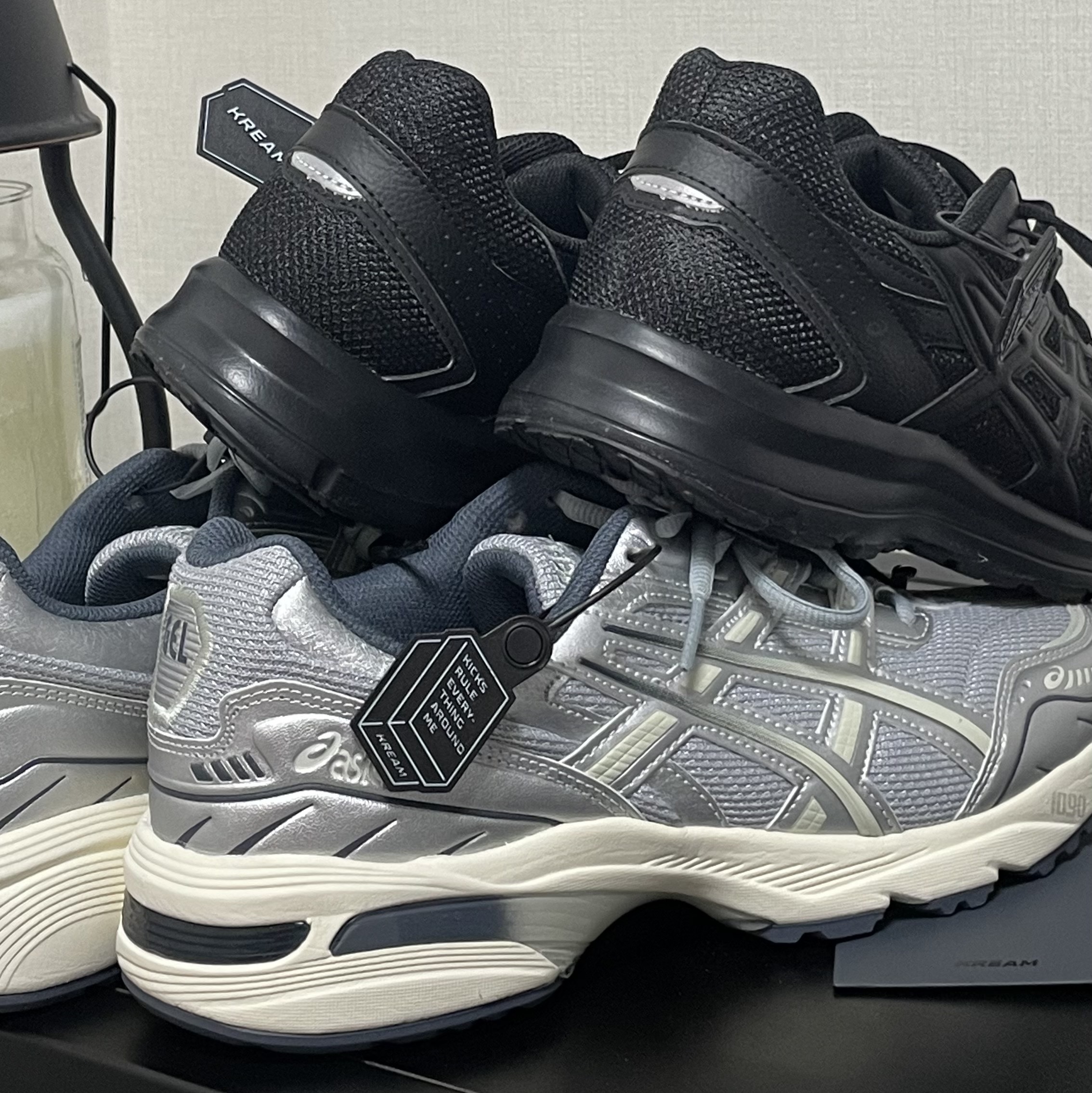 Asics Gel-1090 Piedmont Grey, Asics Jog 100 S Black - 2E Wide 착용 스타일