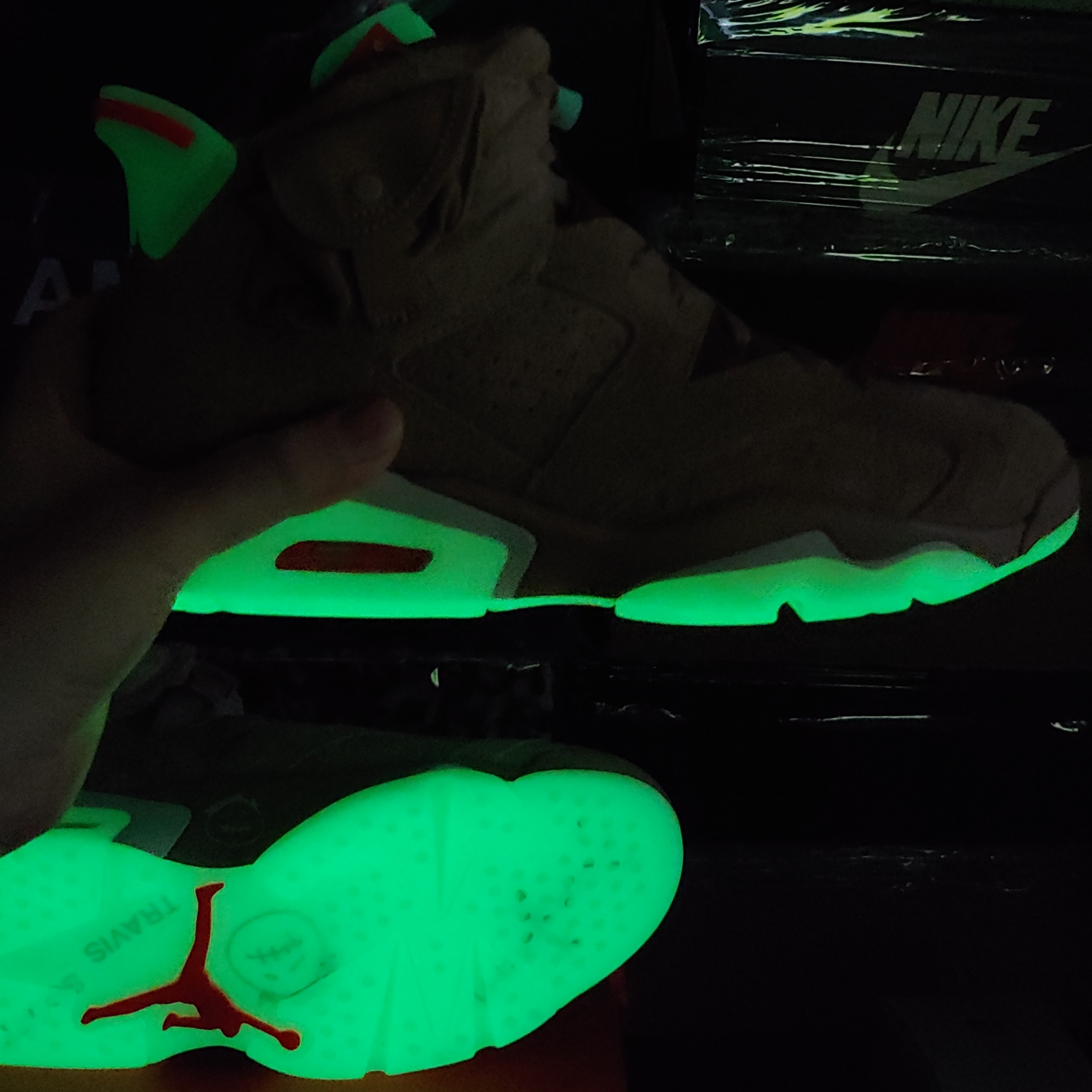 Jordan 6 x Travis Scott Retro SP British Khaki 착용 스타일 - 3