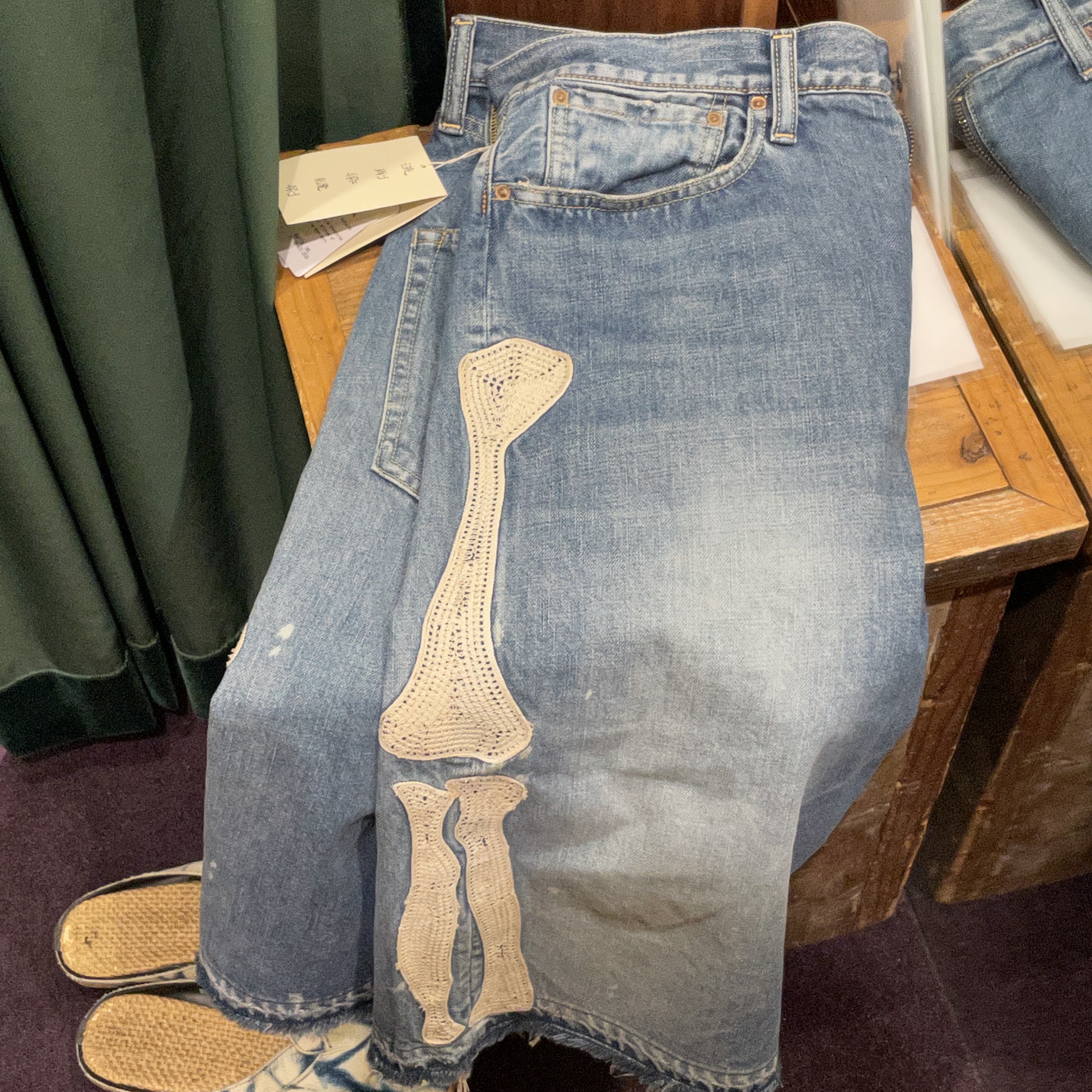 Kapital 14 oz. Denim 5P Bone Embroidery Short Pants Indigo (Processing) 착용 스타일 - 2