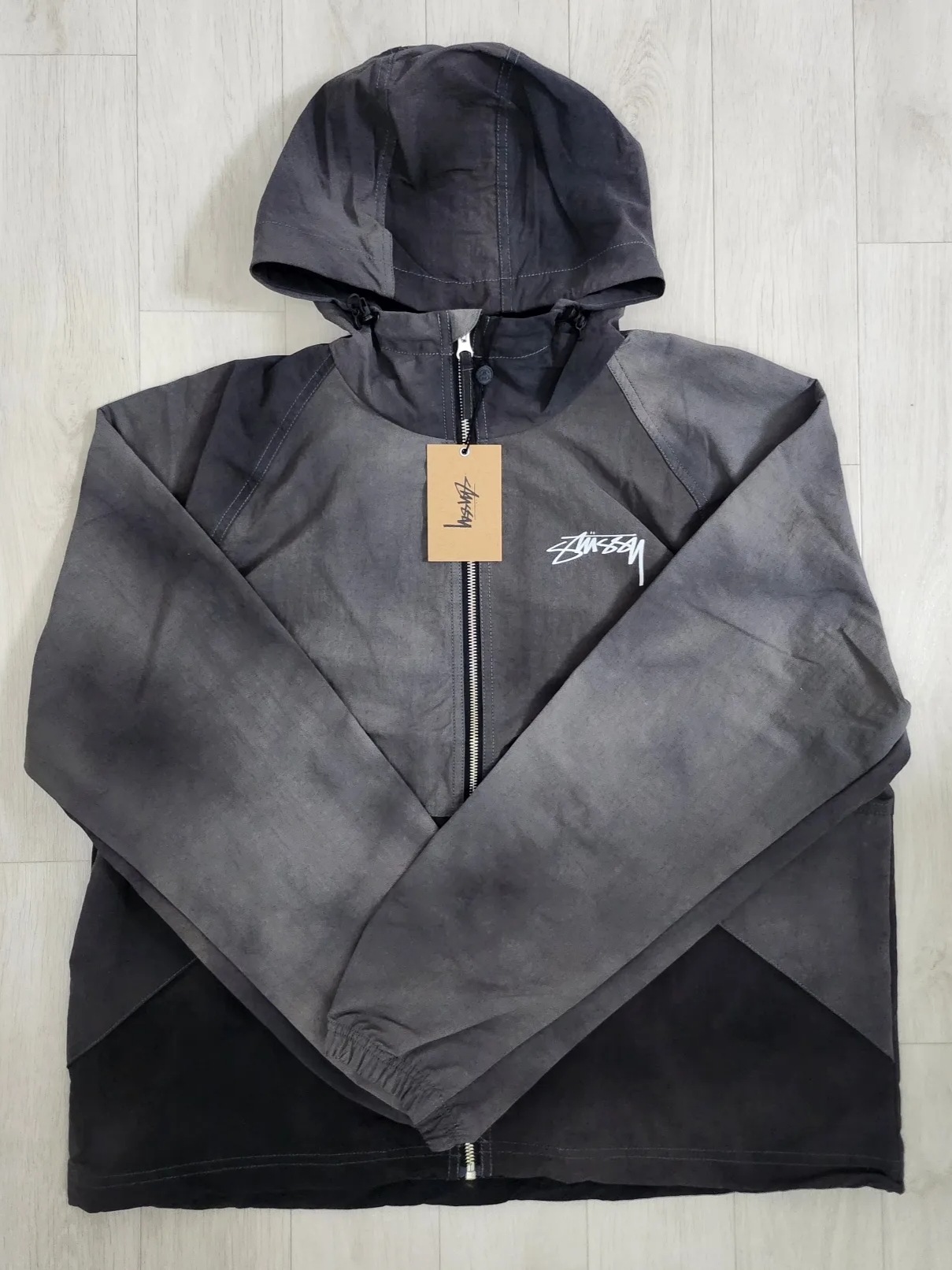 Stussy Wave Dye Beach Shell Jacket Black 착용 스타일 - 1