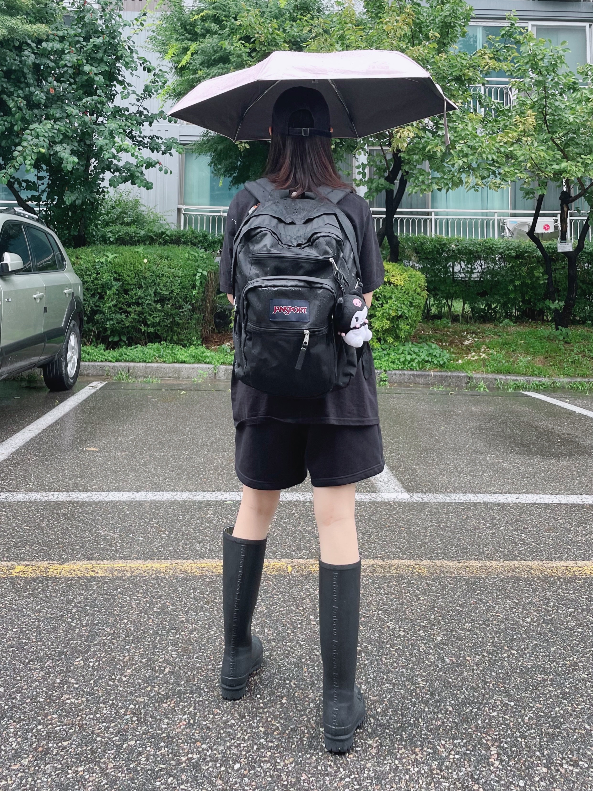 Stussy Plush T-Shirt Black, (W) Barbour Abbey Wellington Boots Black 착용 스타일 - 3