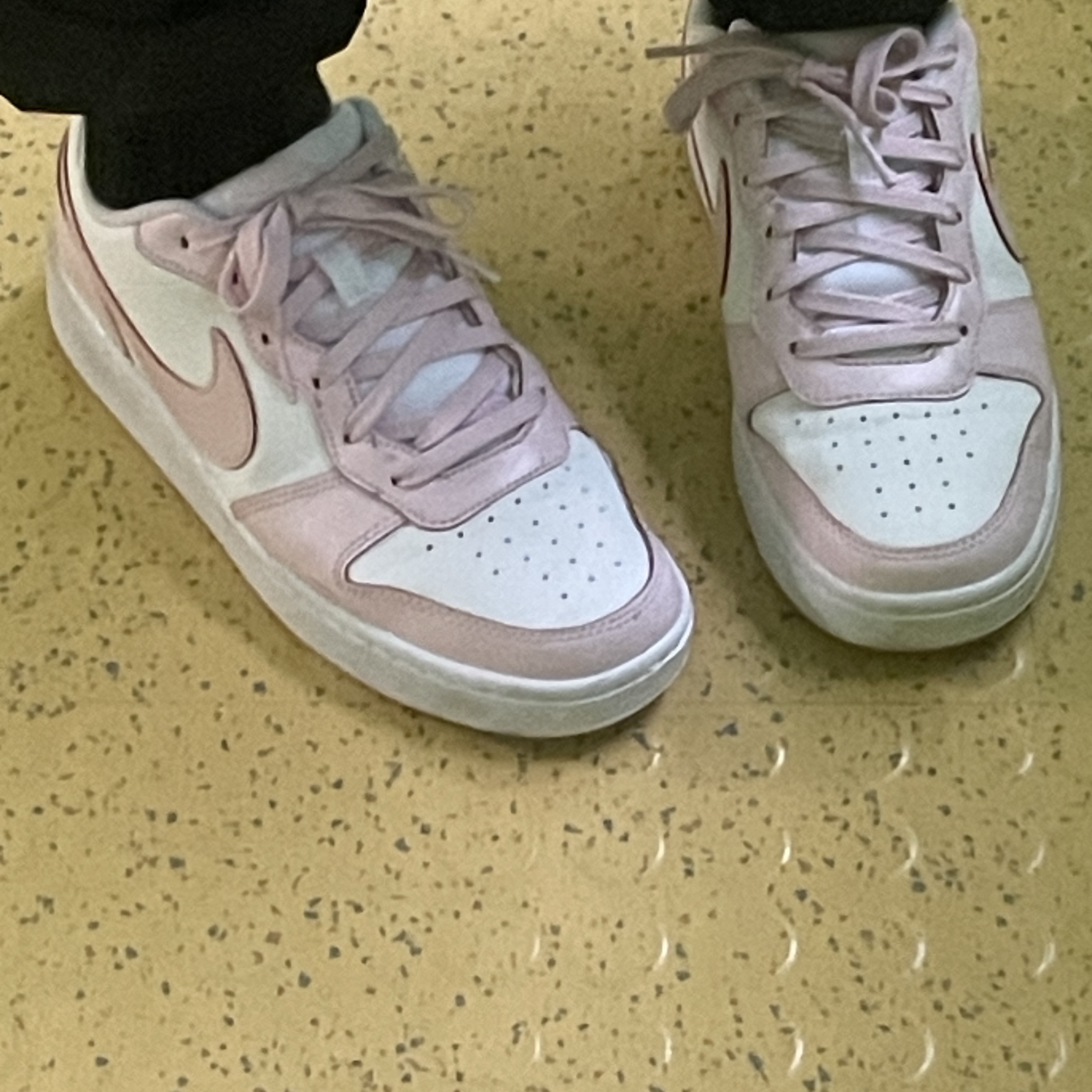 (GS) Nike Court Borough 2 SE White Pink Foam 착용 스타일
