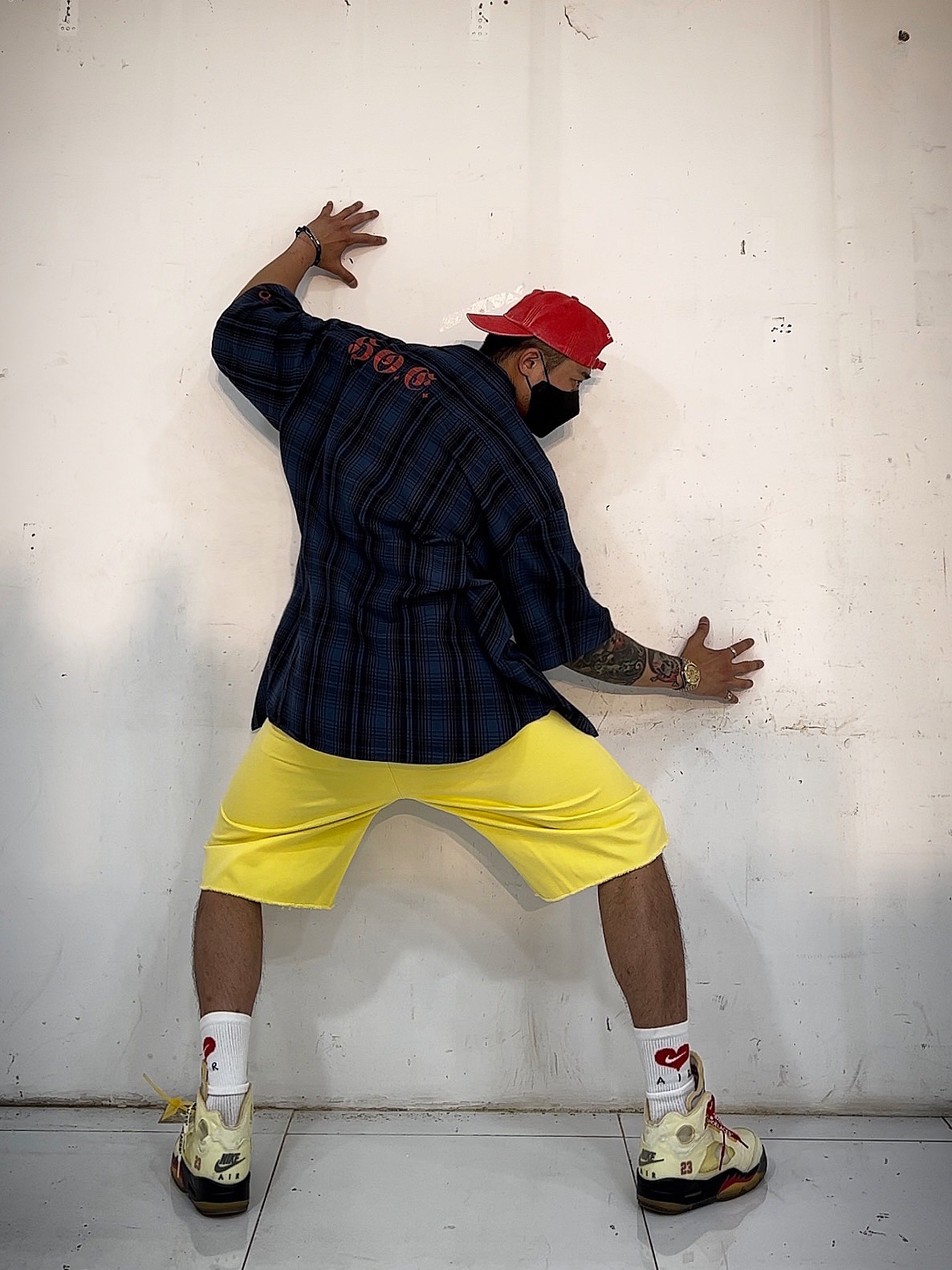 Supreme Pigment Canvas S Logo 6-Panel Red - 23SS, Supreme Bleed Logo S/S Top Black - 20FW 착용 스타일 - 1