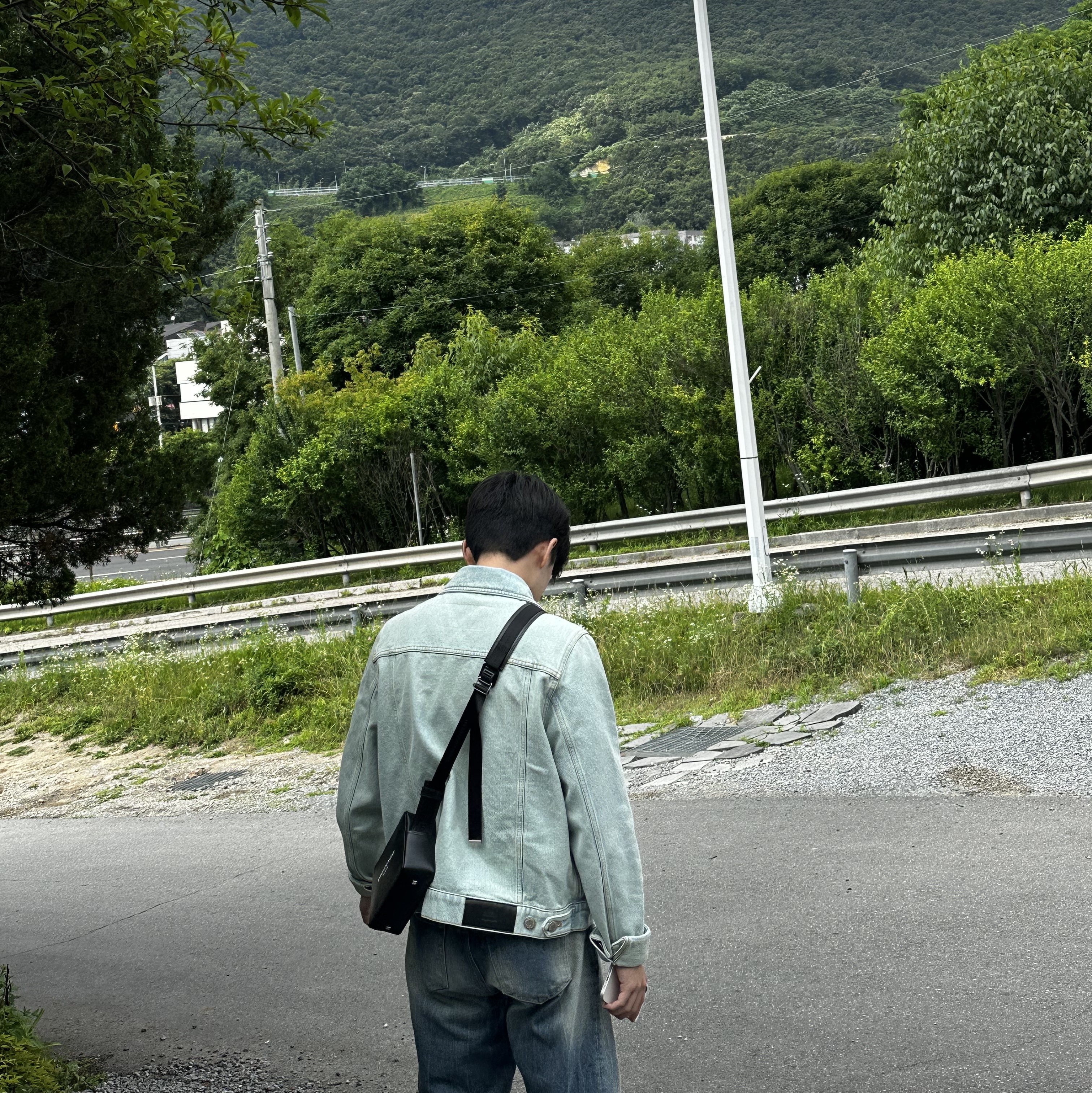 Wooyoungmi Square Mini Bag Black 착용 스타일 - 2