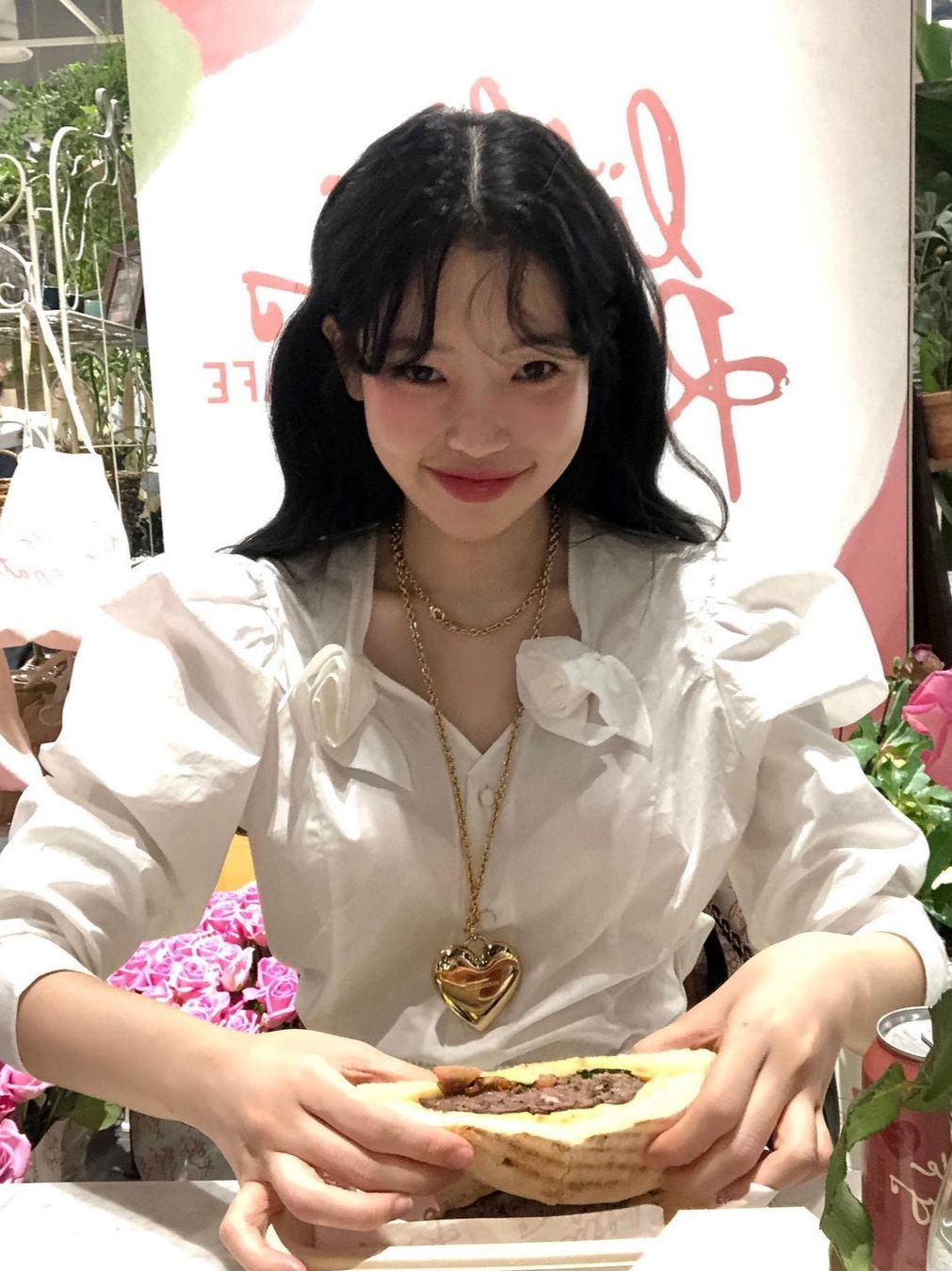 Numbering Heart Micro Bag Pearl Strap Gold 착용 스타일