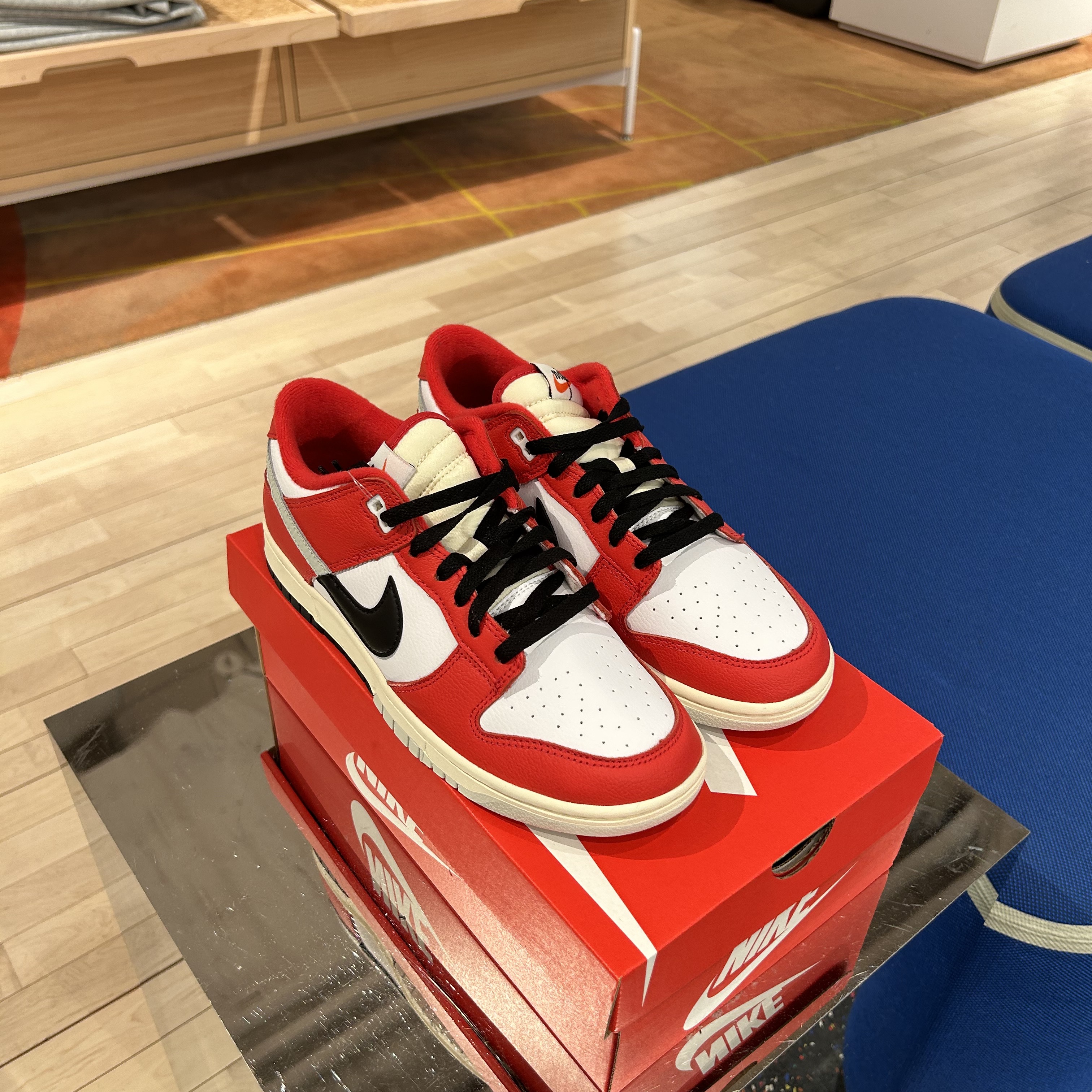 Nike Dunk Low Retro PRM University Red Black 착용 스타일