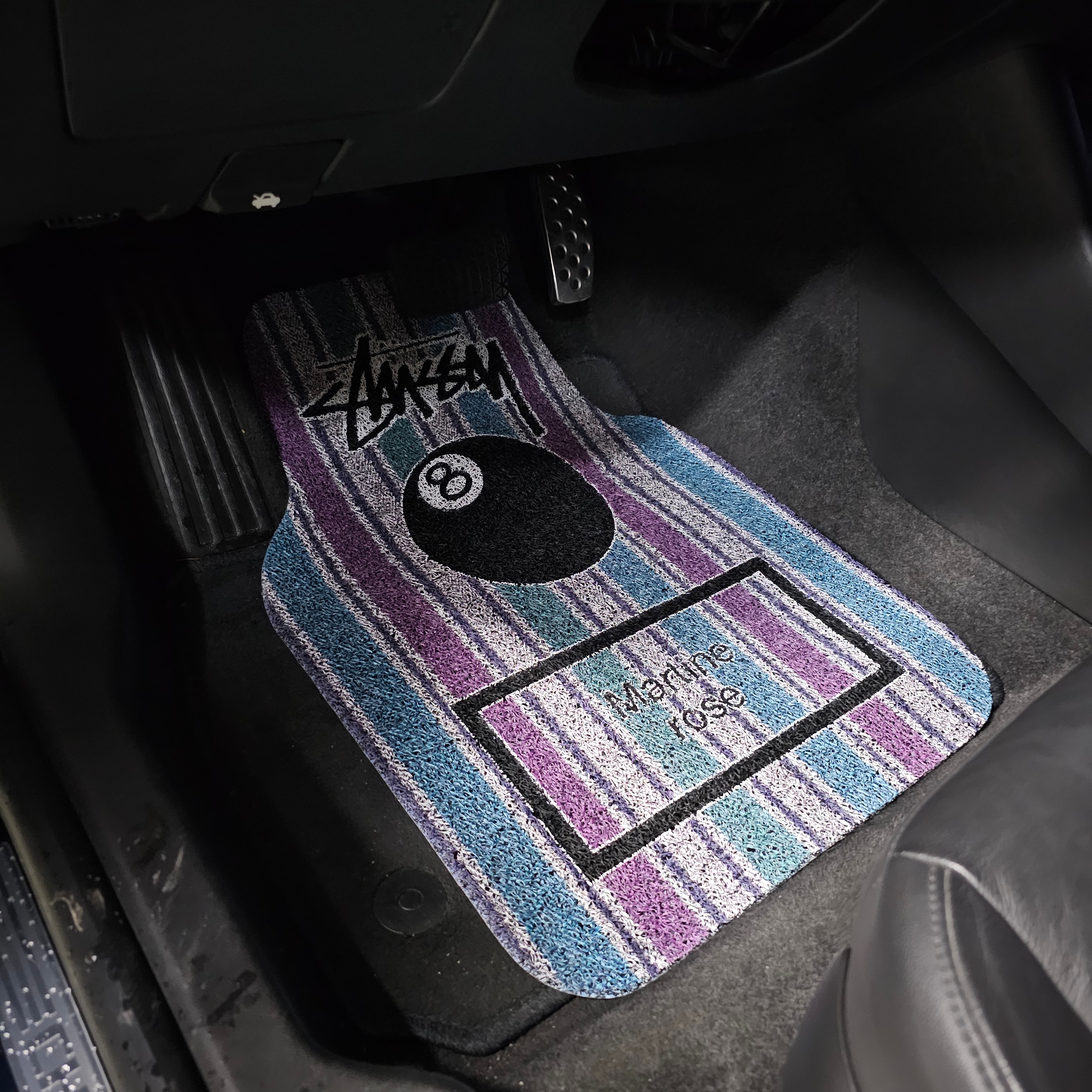 Stussy x Martine Rose Car Mat Set 착용 스타일 - 2