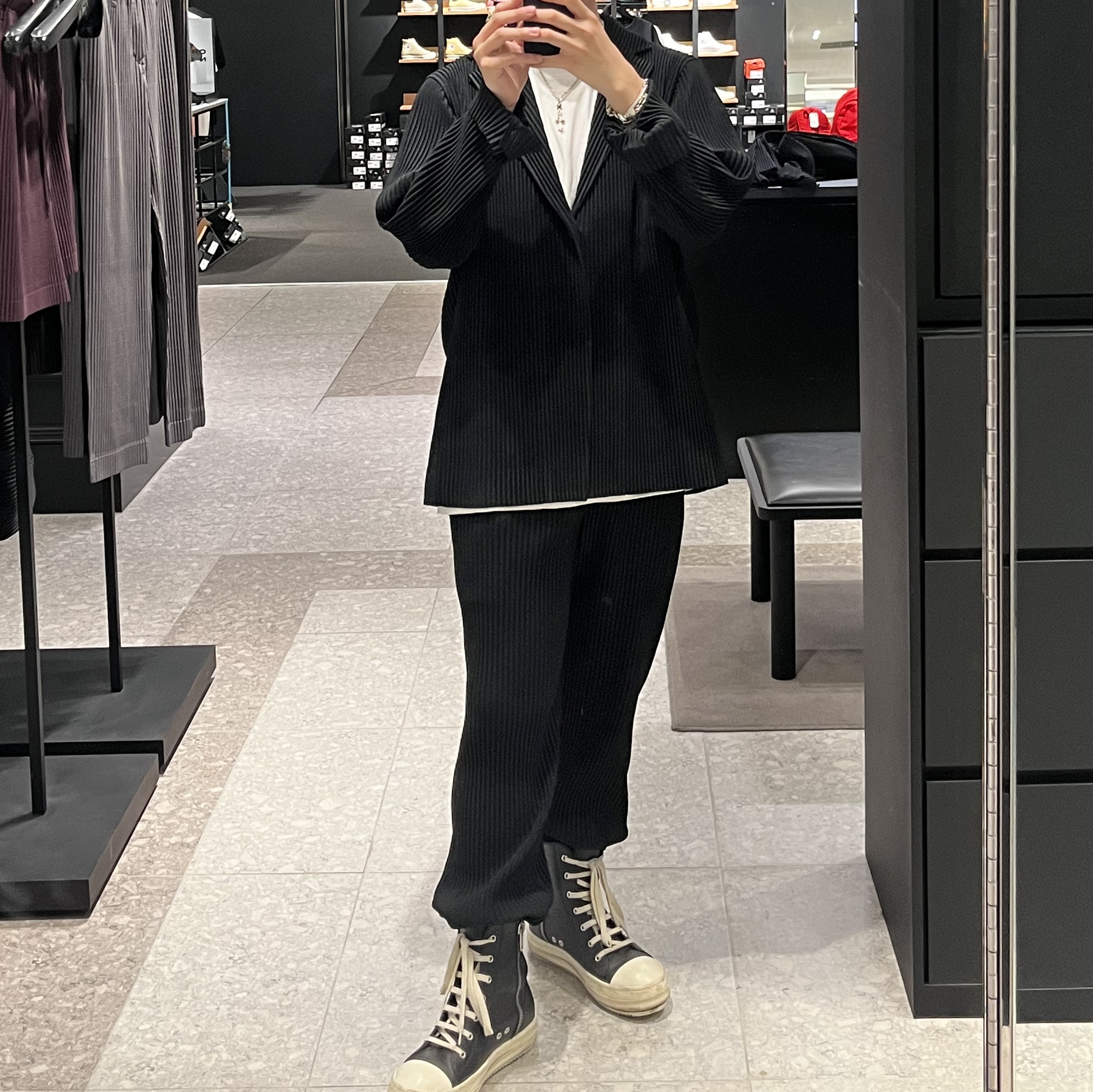 Rick Owens Full Grain Calf Leather Sneakers Black Milk White, Homme Plisse Issey Miyake Straight Basics Pants Black 착용 스타일