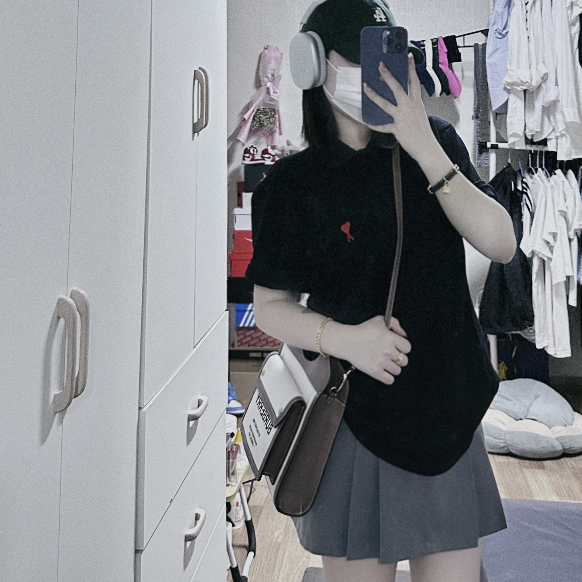 Burberry Medium Two-Tone Canvas and Leather Pocket Bag Natural Malt Brown, AMI de Coeur Polo Shirt Black 착용 스타일