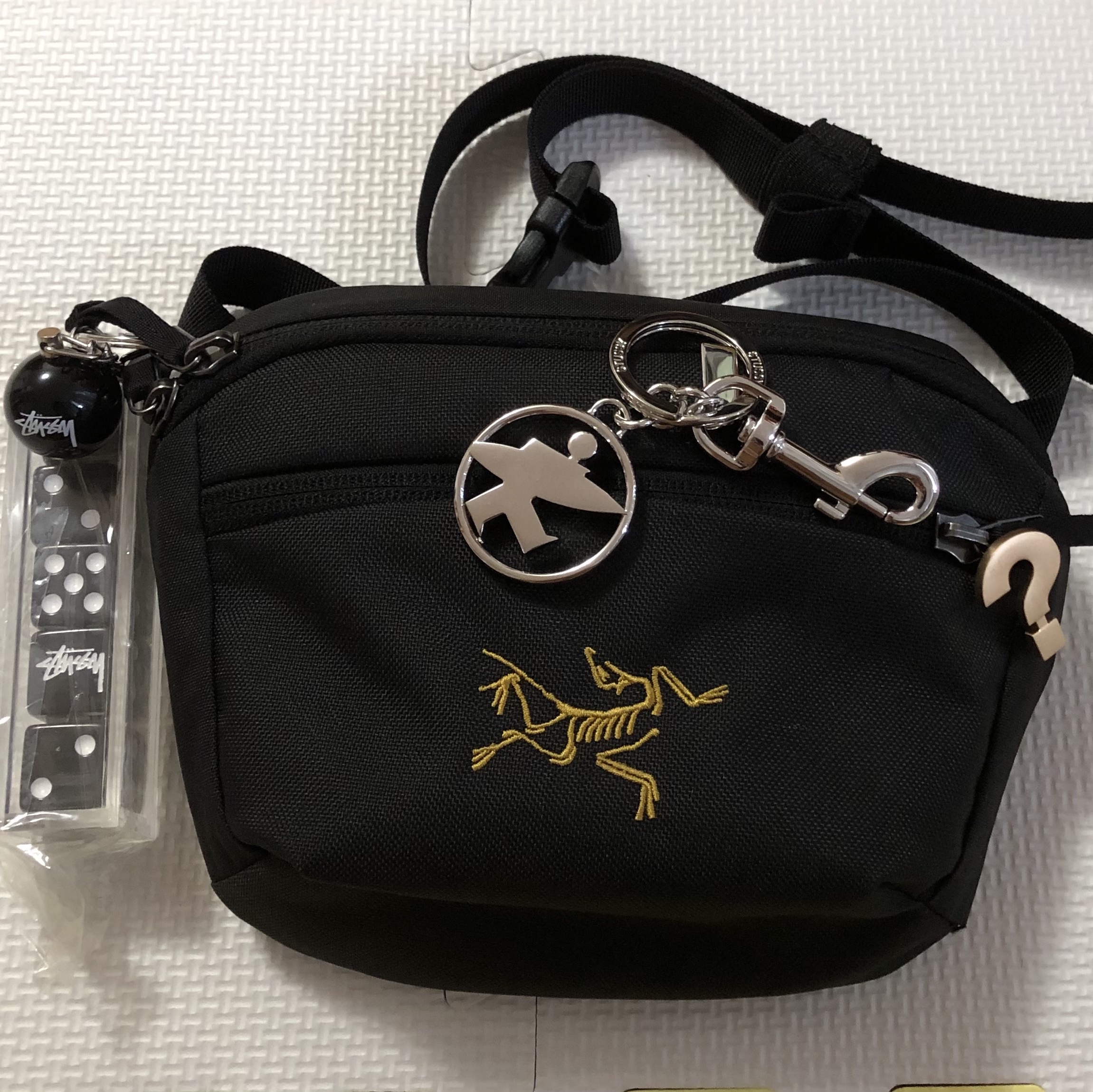 Stussy 8 Ball Keychain Black, Stussy Surfman Keychain Silver 착용 스타일