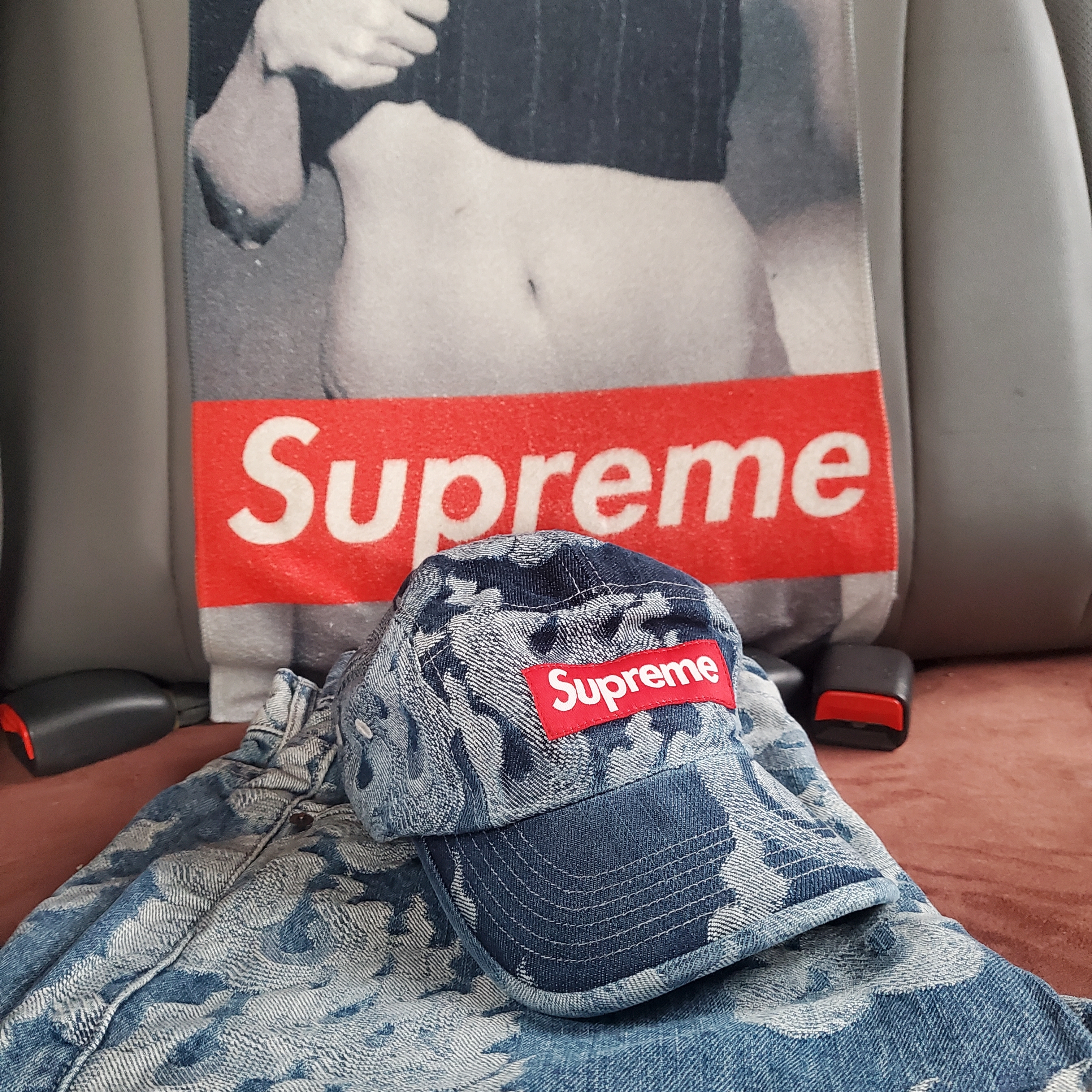 Supreme Flames Jacquard Denim Camp Cap Washed Indigo - 23SS, Supreme Flames Jacquard Baggy Denim Shorts Washed Indigo - 23SS 착용 스타일