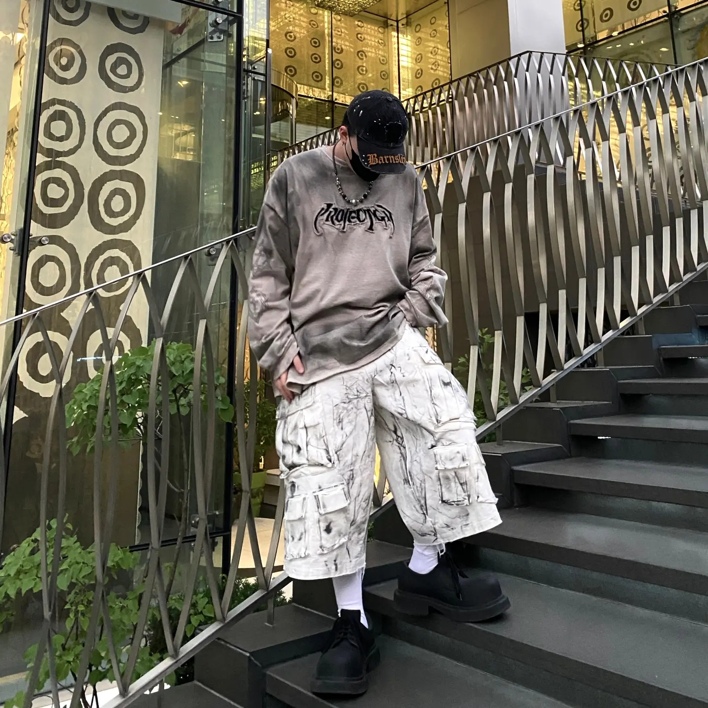 Project G/R Furious Logo Applique L/S T-Shirt Grey - 10 Corso Como Exclusive, Nos Couleurs Distressed Cargo Shorts White 착용 스타일 - 2