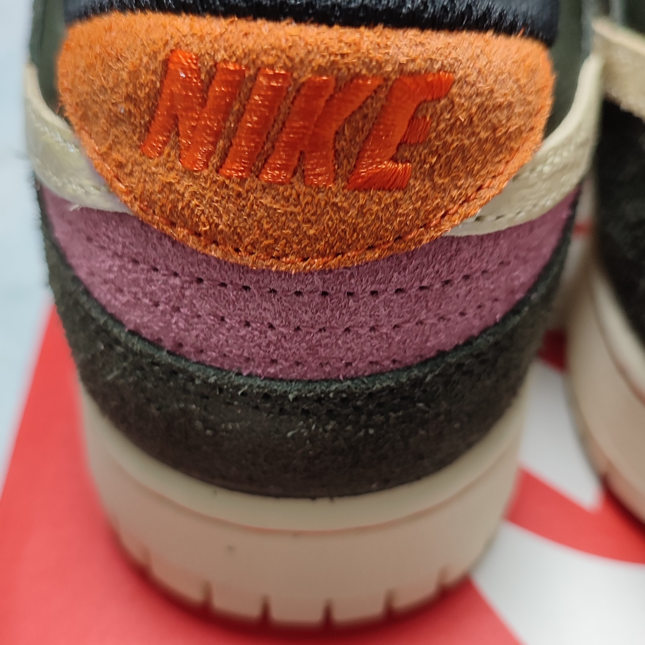 Nike Dunk Low Retro SE Sequoia Alabaster 착용 스타일 - 2
