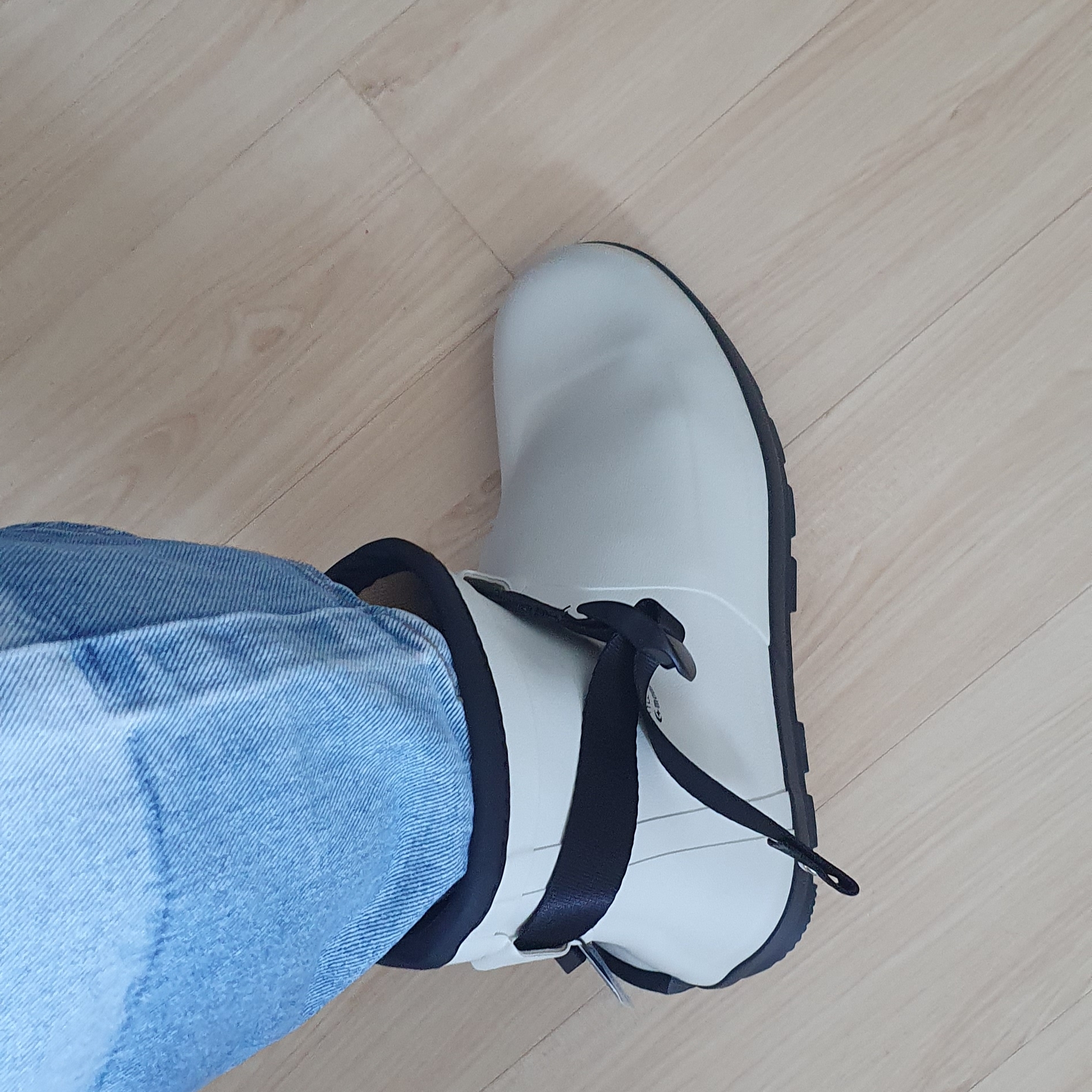 Moonstar 810s ET027 Marke Modi White 착용 스타일