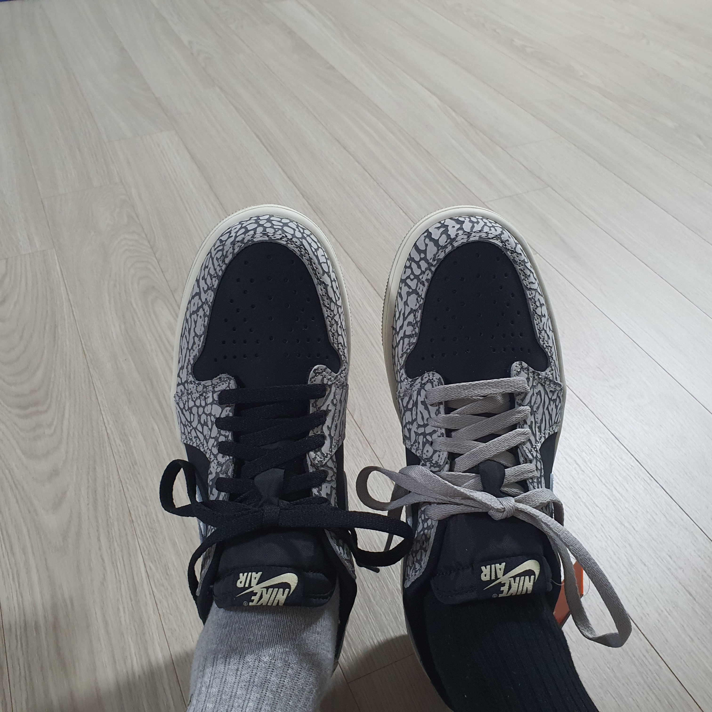 Jordan 1 Retro High OG White Cement 착용 스타일 - 5