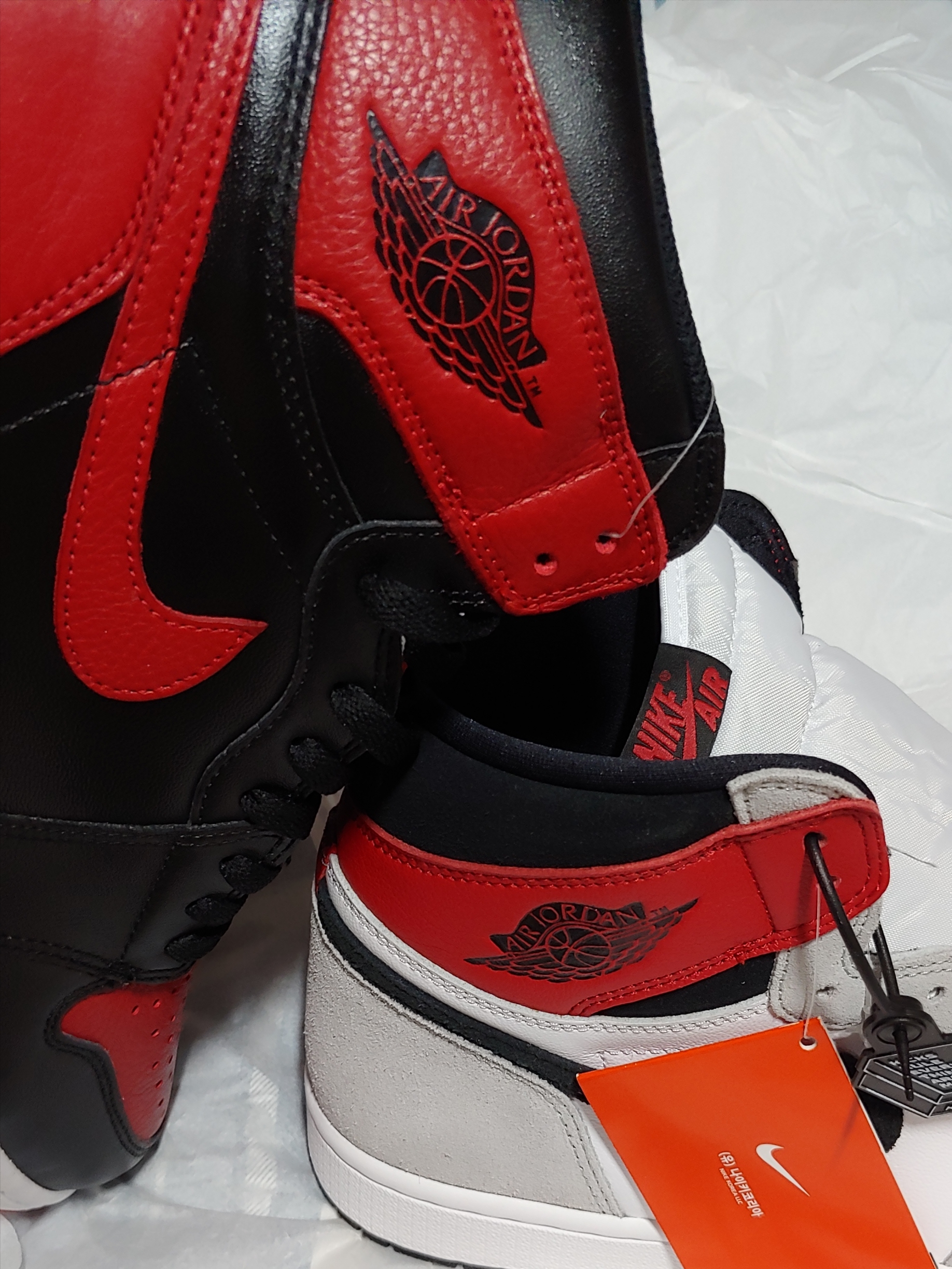 Jordan 1 Retro High OG Bred Banned 2016, Jordan 1 Retro High OG Light Smoke Grey 착용 스타일 - 2