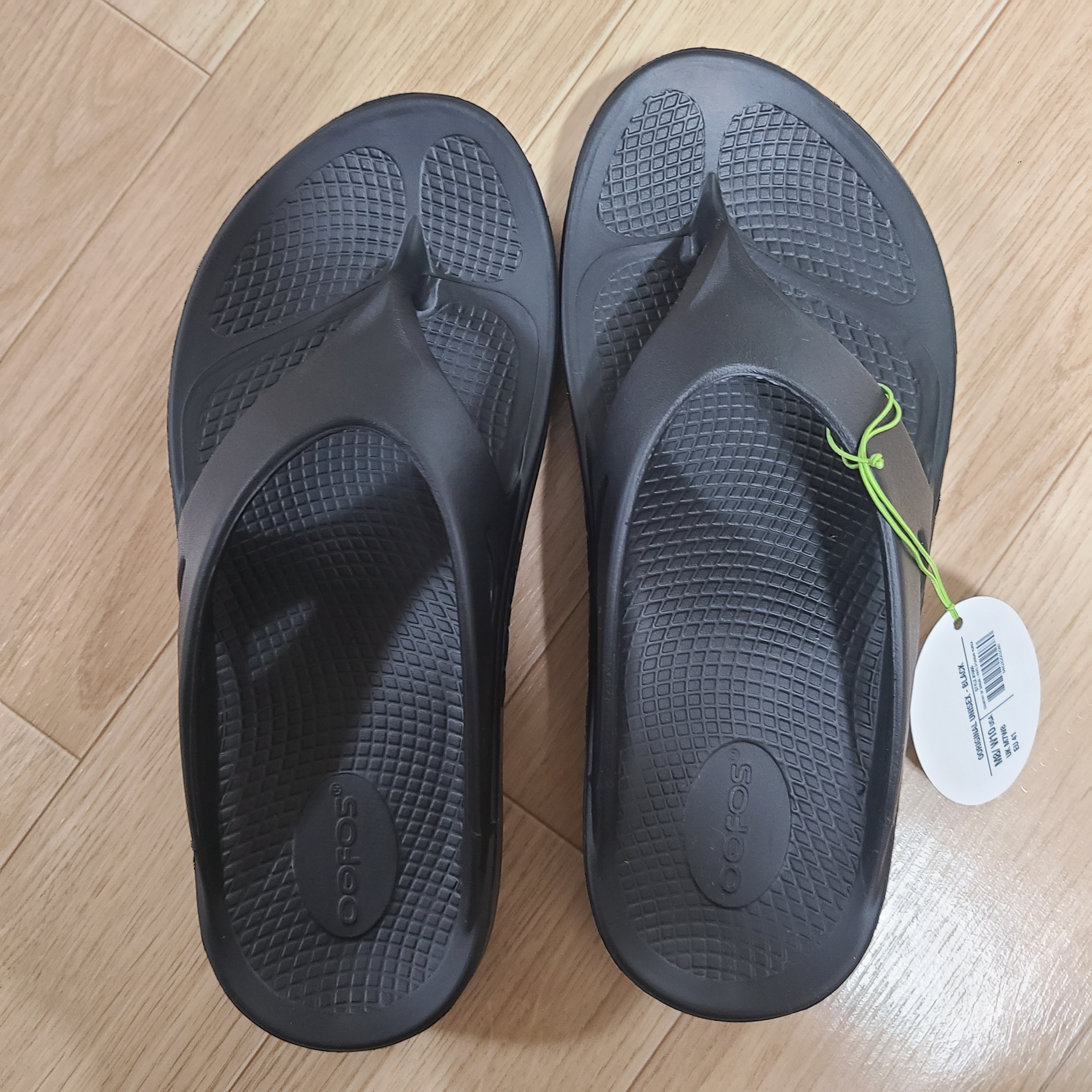 Oofos OOriginal Black 착용 스타일