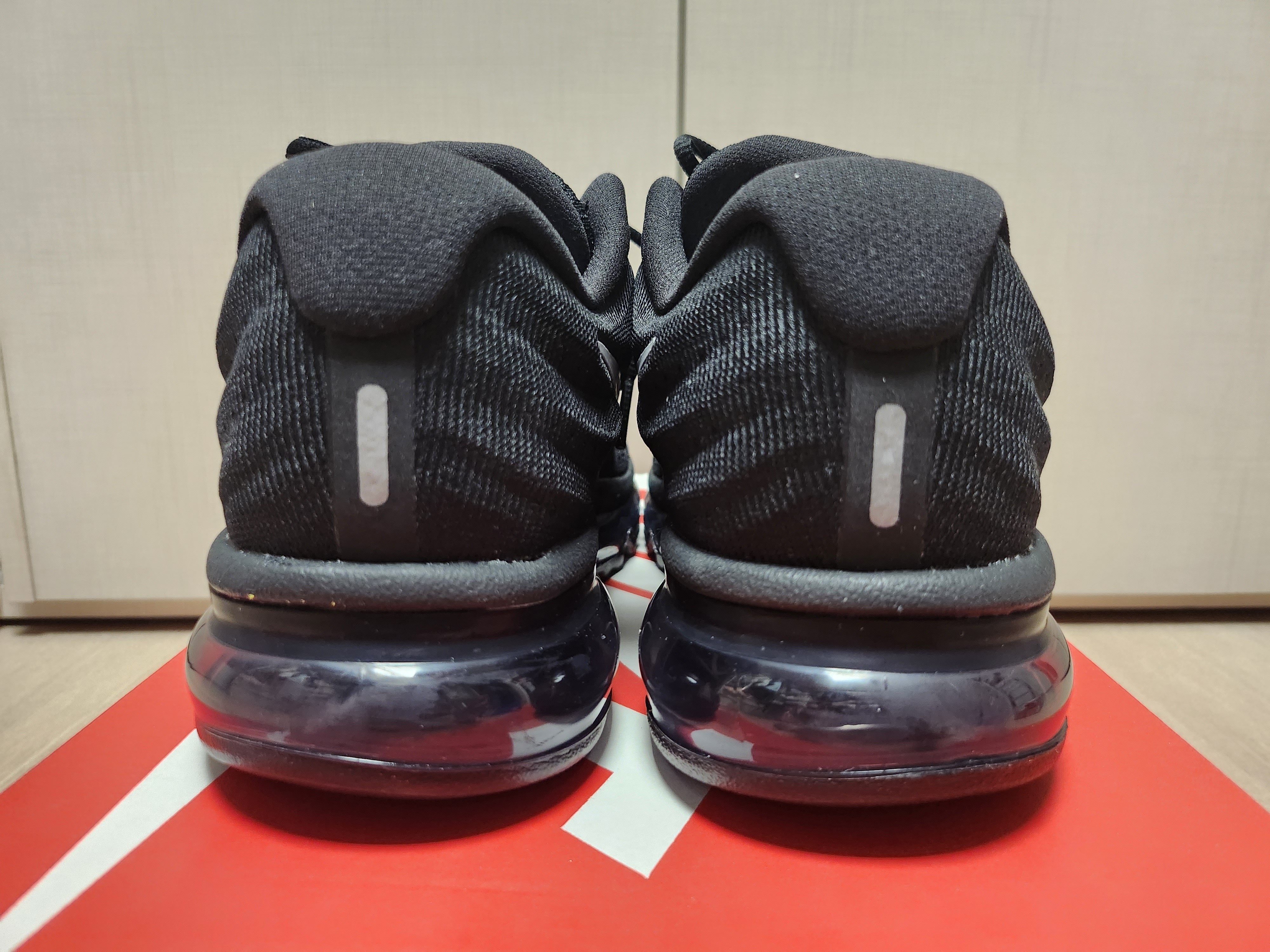 Nike Air Max 2017 Black Anthracite 착용 스타일 - 4