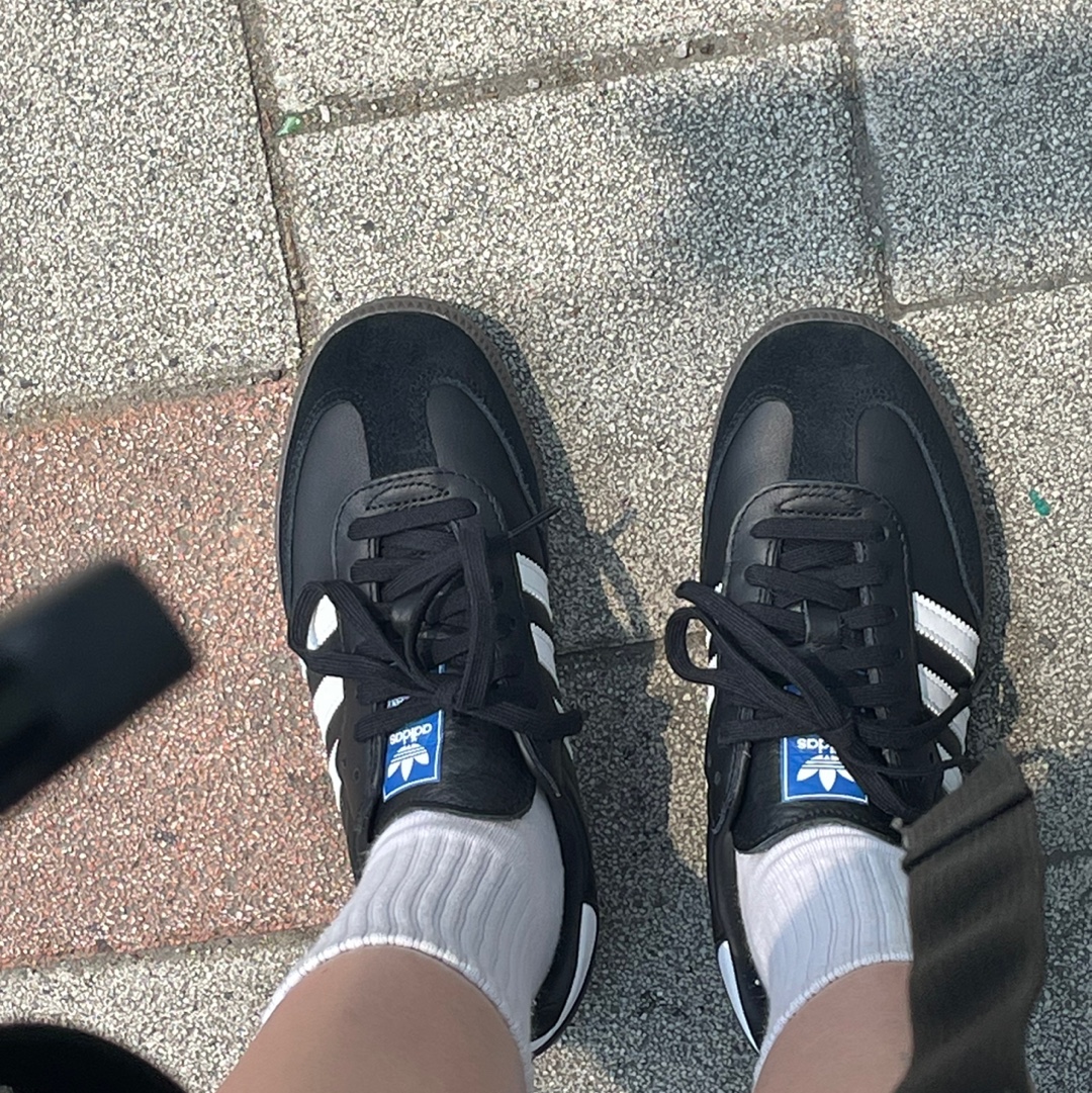 Adidas Samba OG Black White Gum 착용 스타일