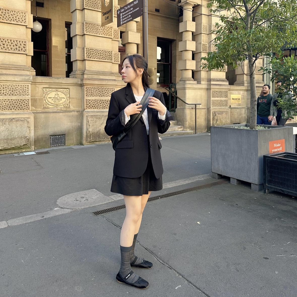 (W) Miu Miu Satin Ballerinas Black 착용 스타일 - 2