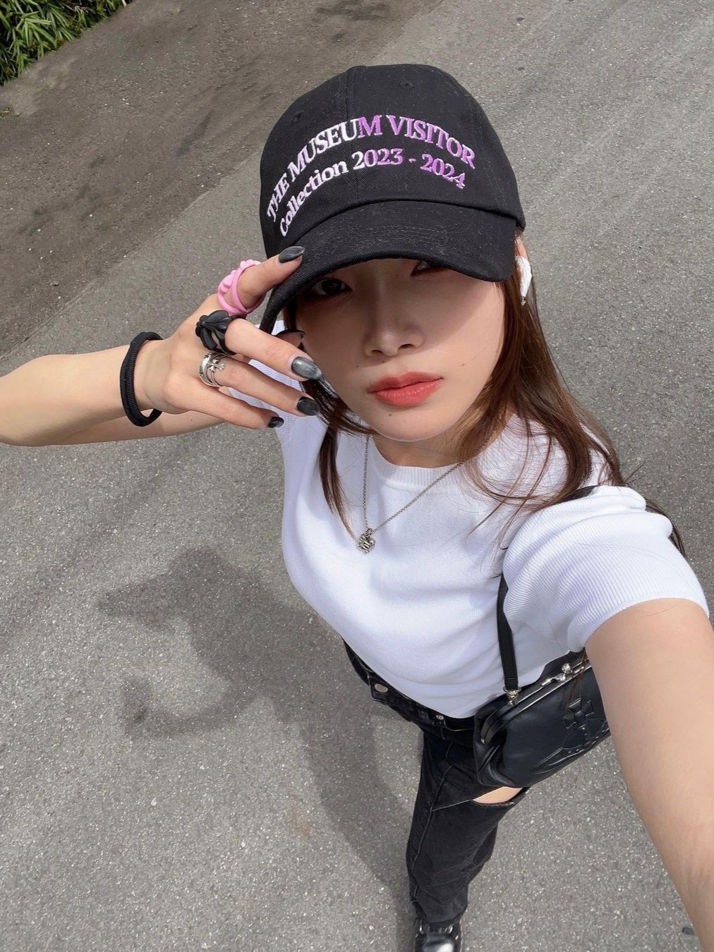 The Museum Visitor Collection 2023-2024 Sprayed Ball Cap Black 착용 스타일