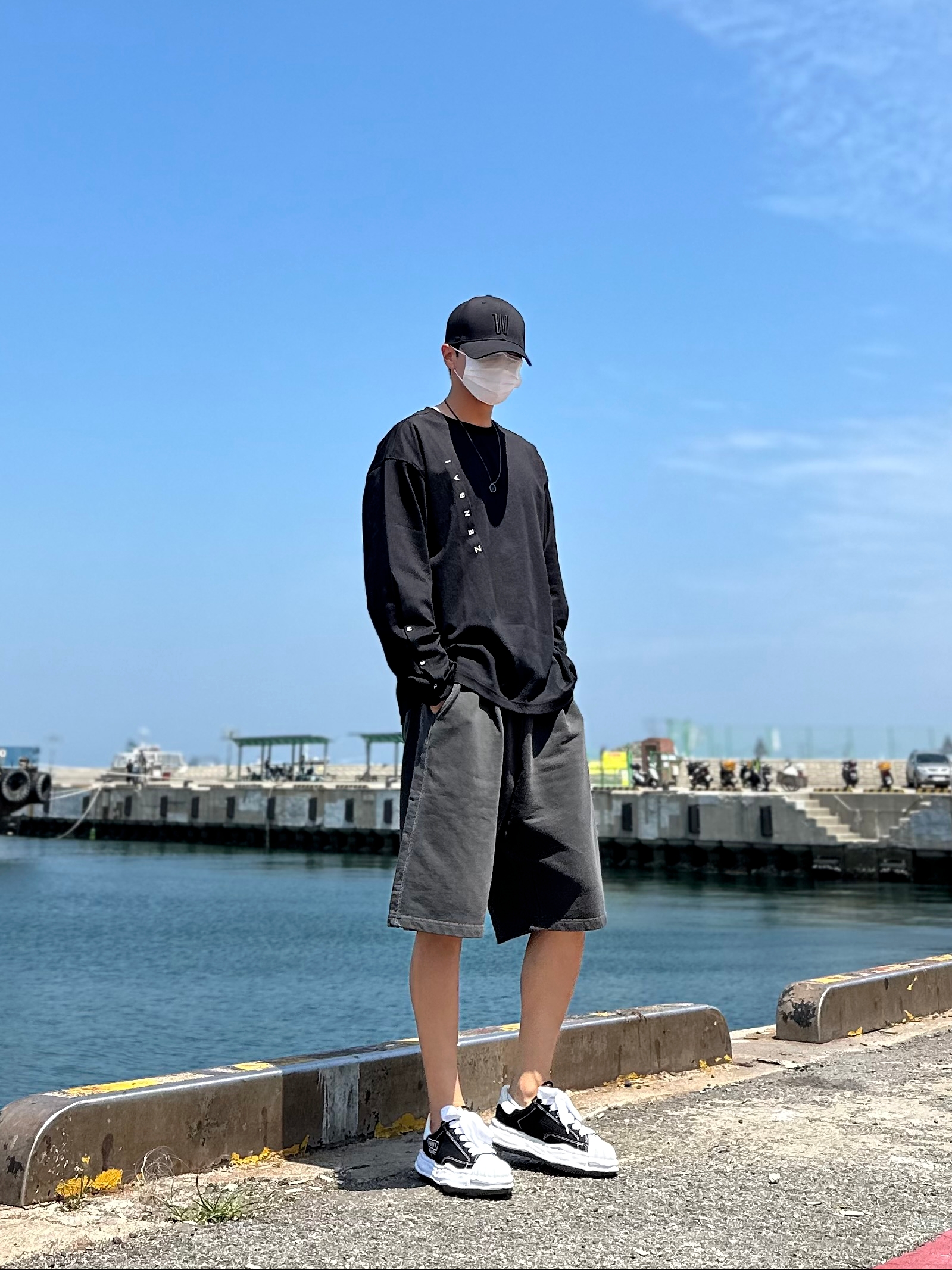 Maison Mihara Yasuhiro Blakey OG Sole Canvas Low-top Sneakers Black White, Gucci Ring with Double G Silver 착용 스타일 - 2
