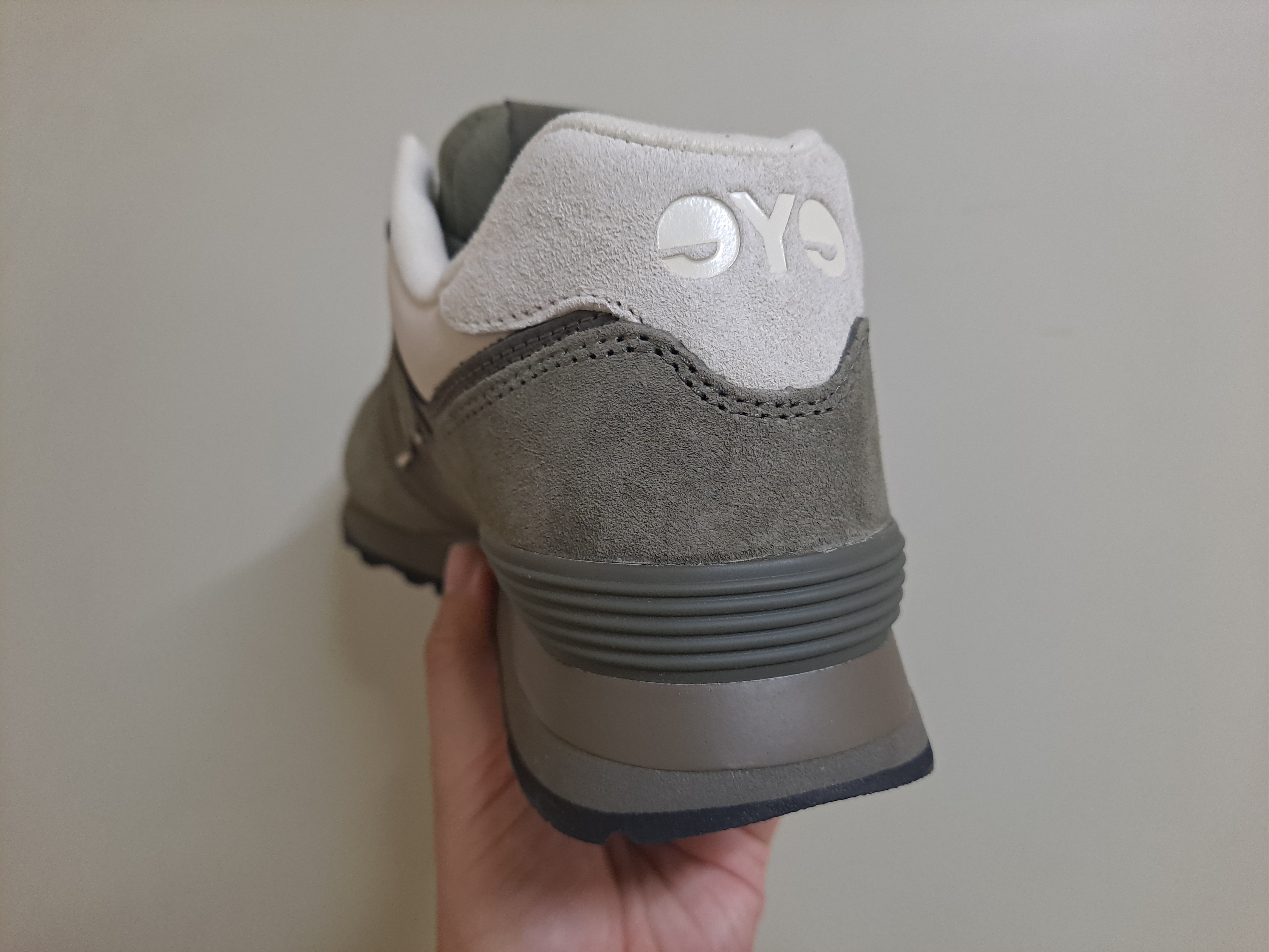 New Balance x Comme des Garcons Junya Watanabe Man 574 Suede Khaki Off White 착용 스타일 - 4