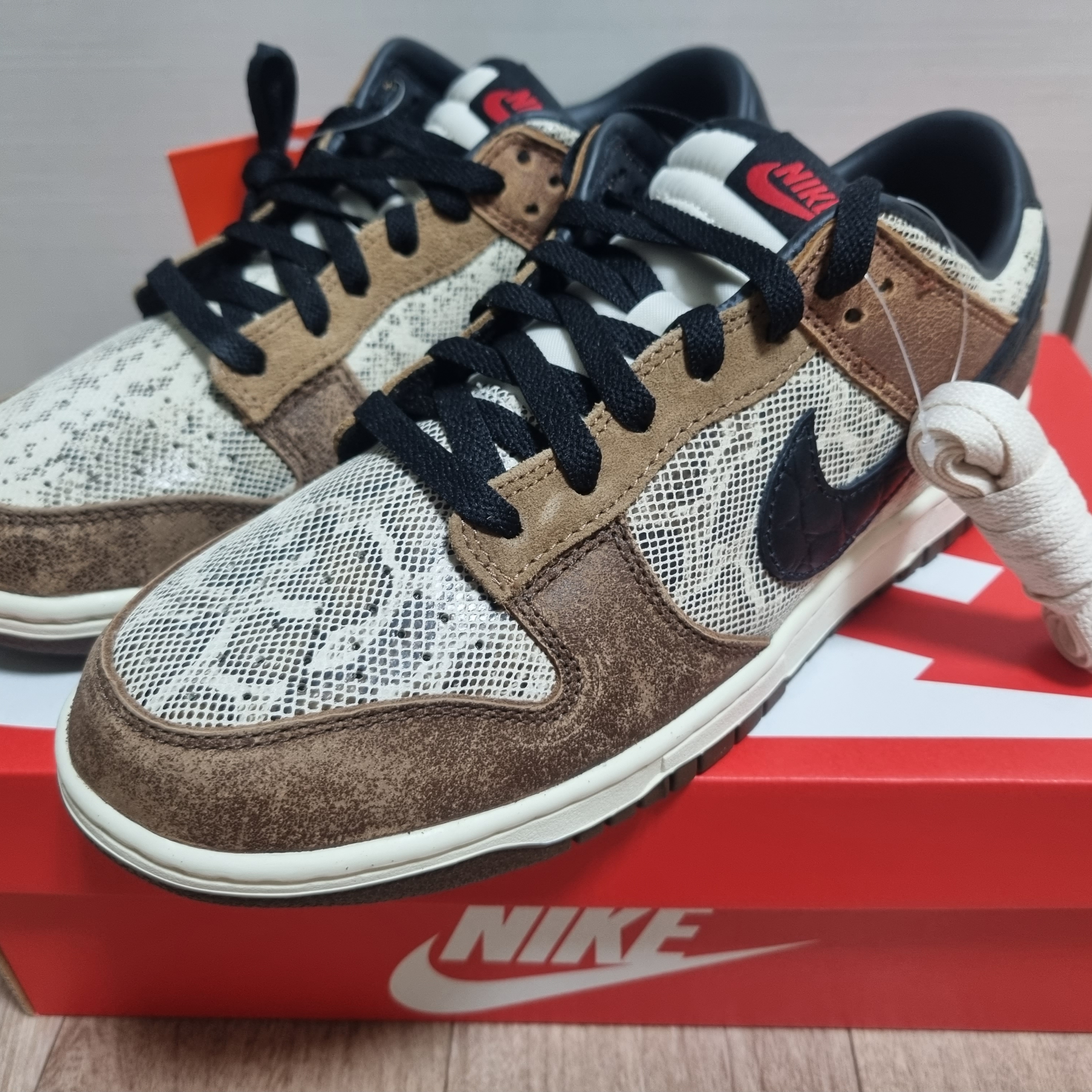 Nike Dunk Low PRM Head to Head 착용 스타일