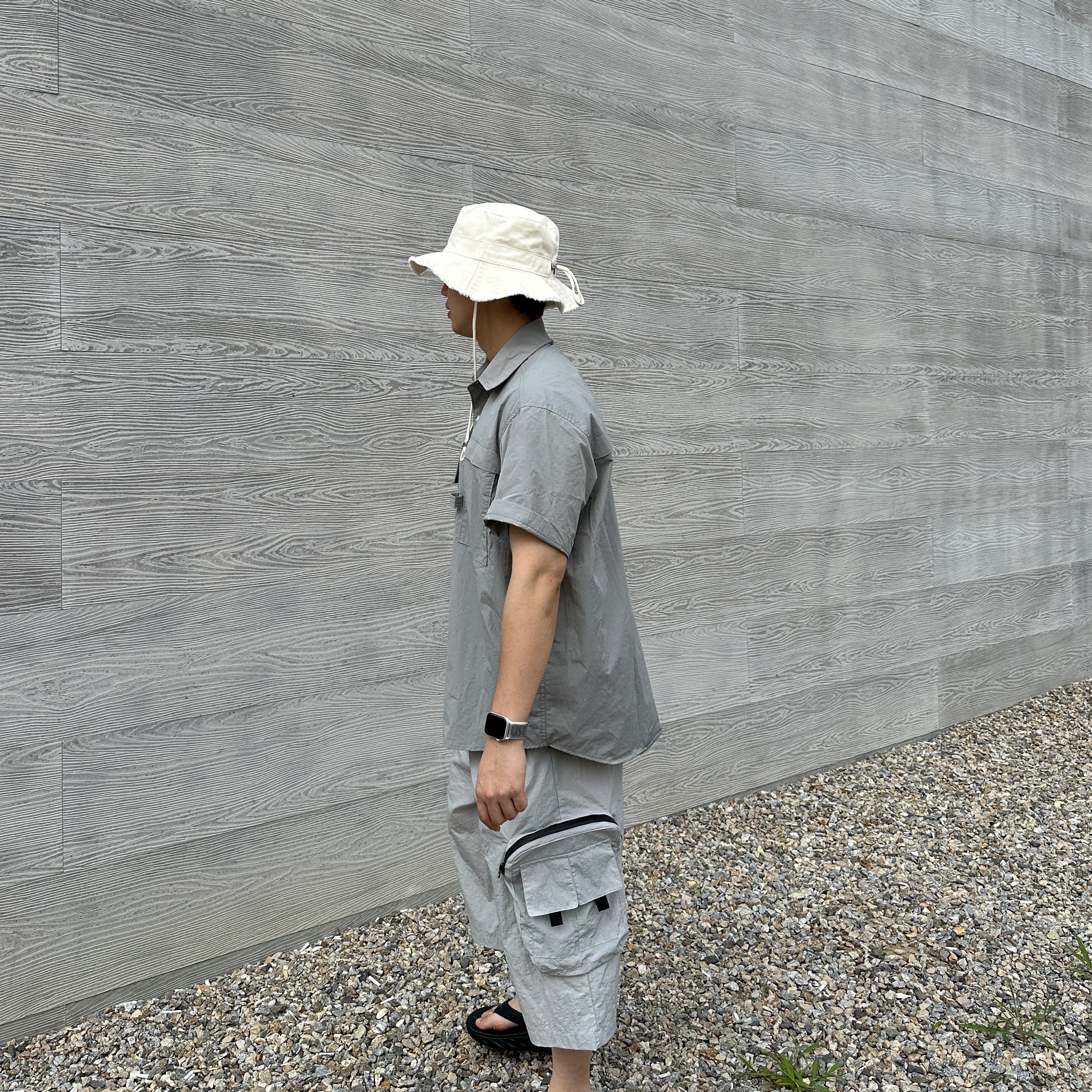 Hoka Ora Recovery Flip Black 착용 스타일 - 2