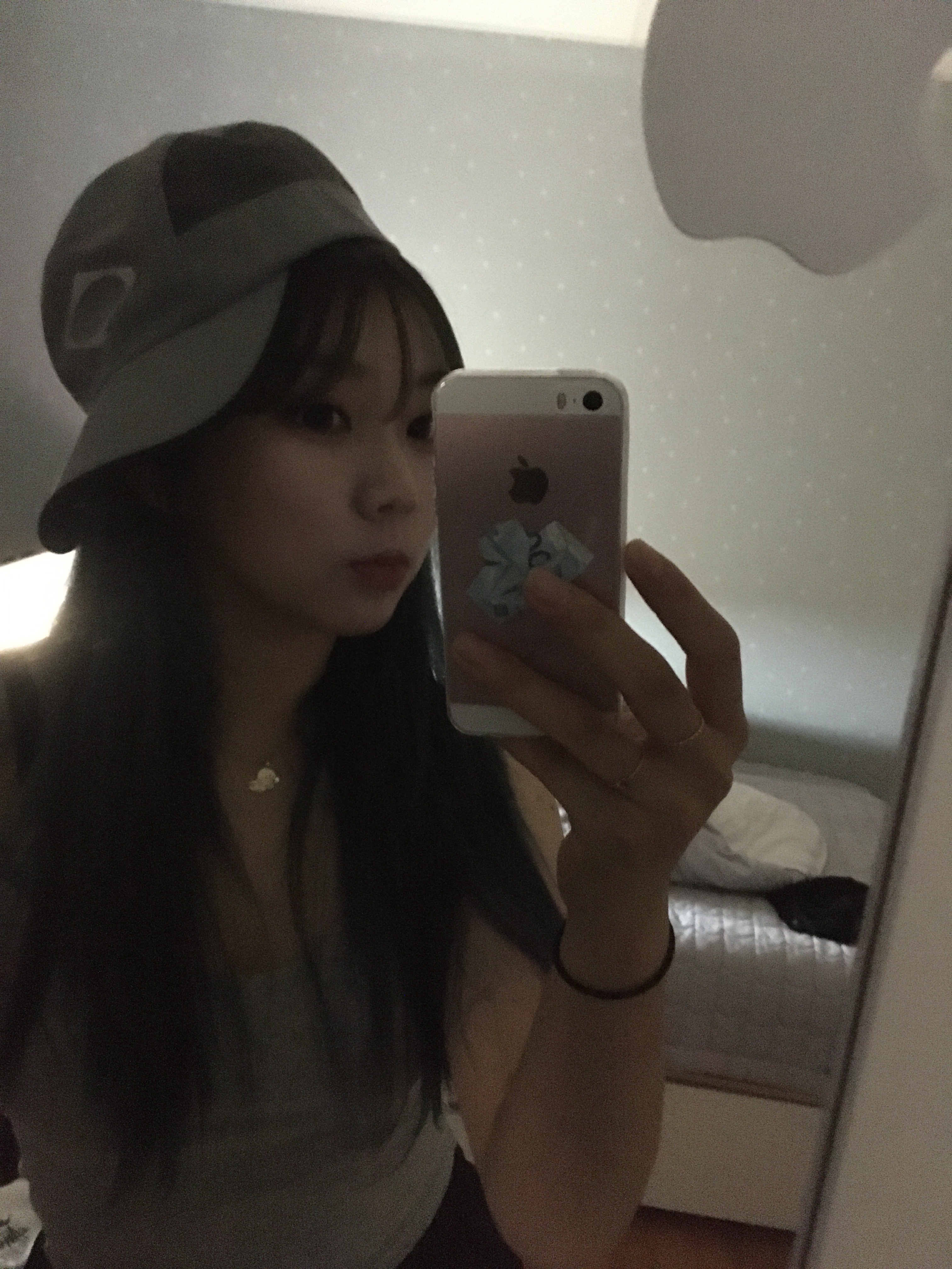(W) Mischief Rhombus Running Cap Khaki Grey 착용 스타일 - 1