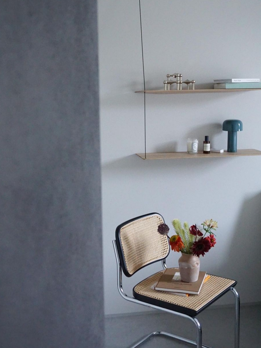 Knoll Cesca Chair Satin Black 착용 스타일 - 1