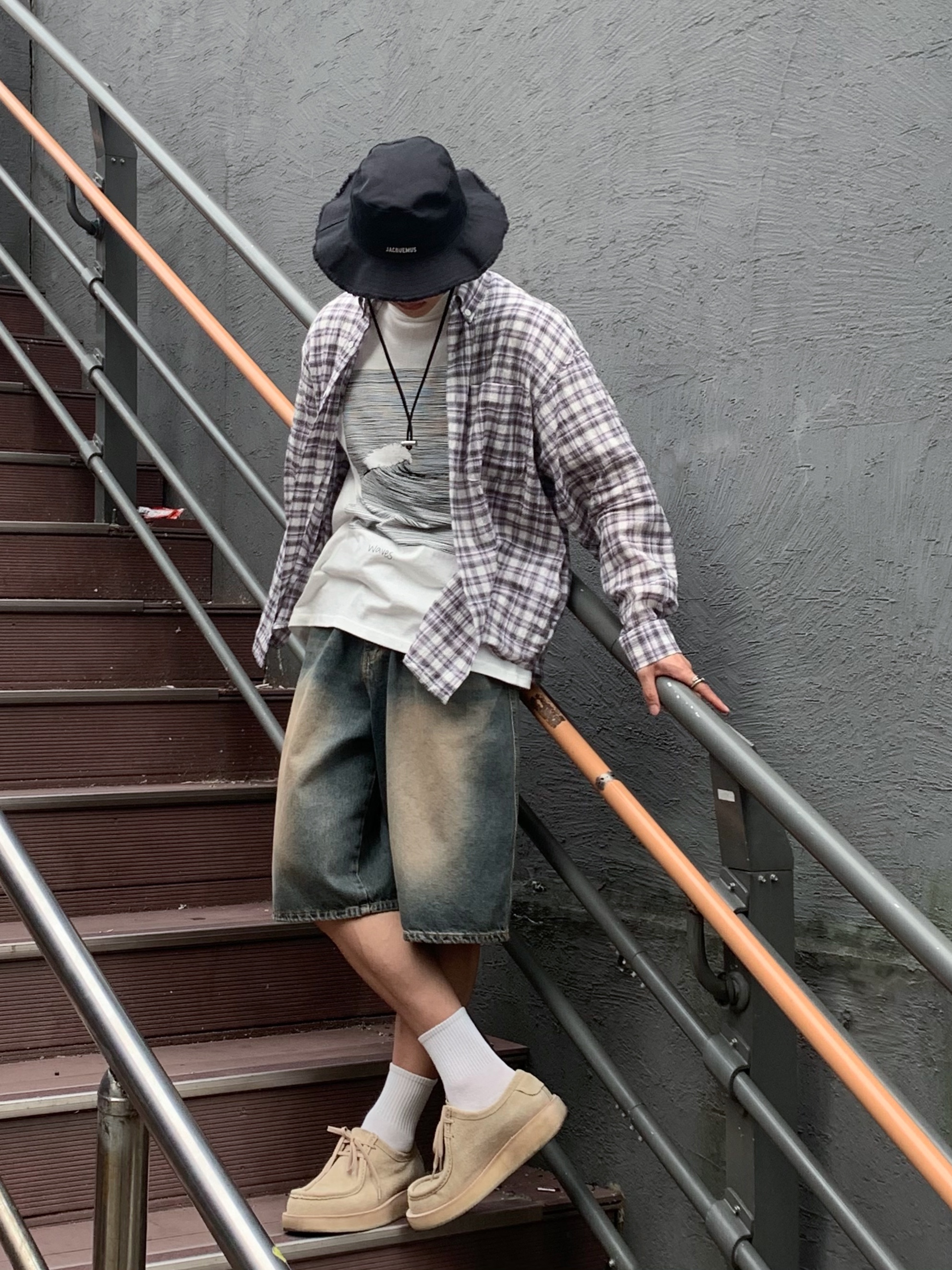 Jacquemus Le Bob Artichaut Bucket Hat Black 착용 스타일 - 4