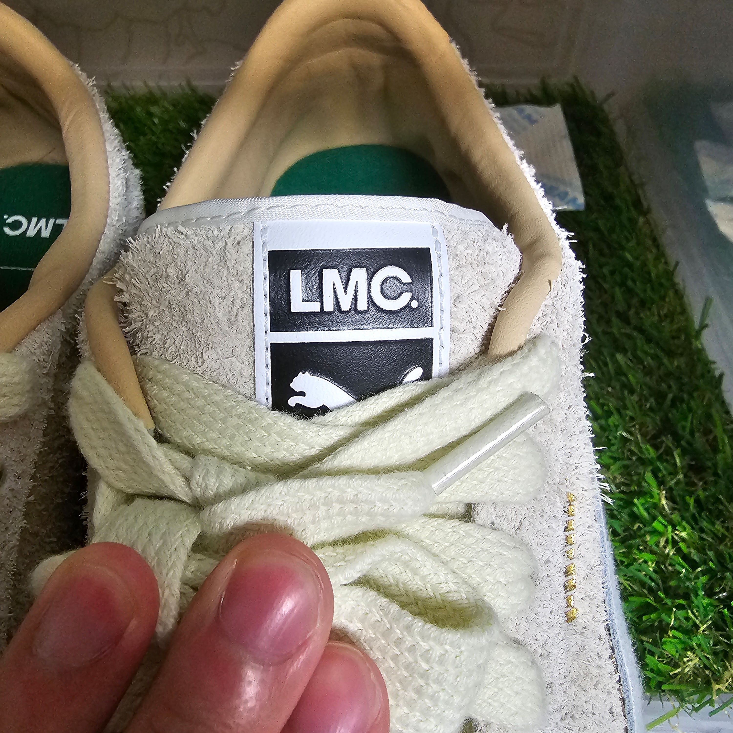 Puma x LMC Suede VTG Frosted Ivory, Vans Old Skool 36 DX Anaheim Factory Pig Suede Brown White 착용 스타일 - 2