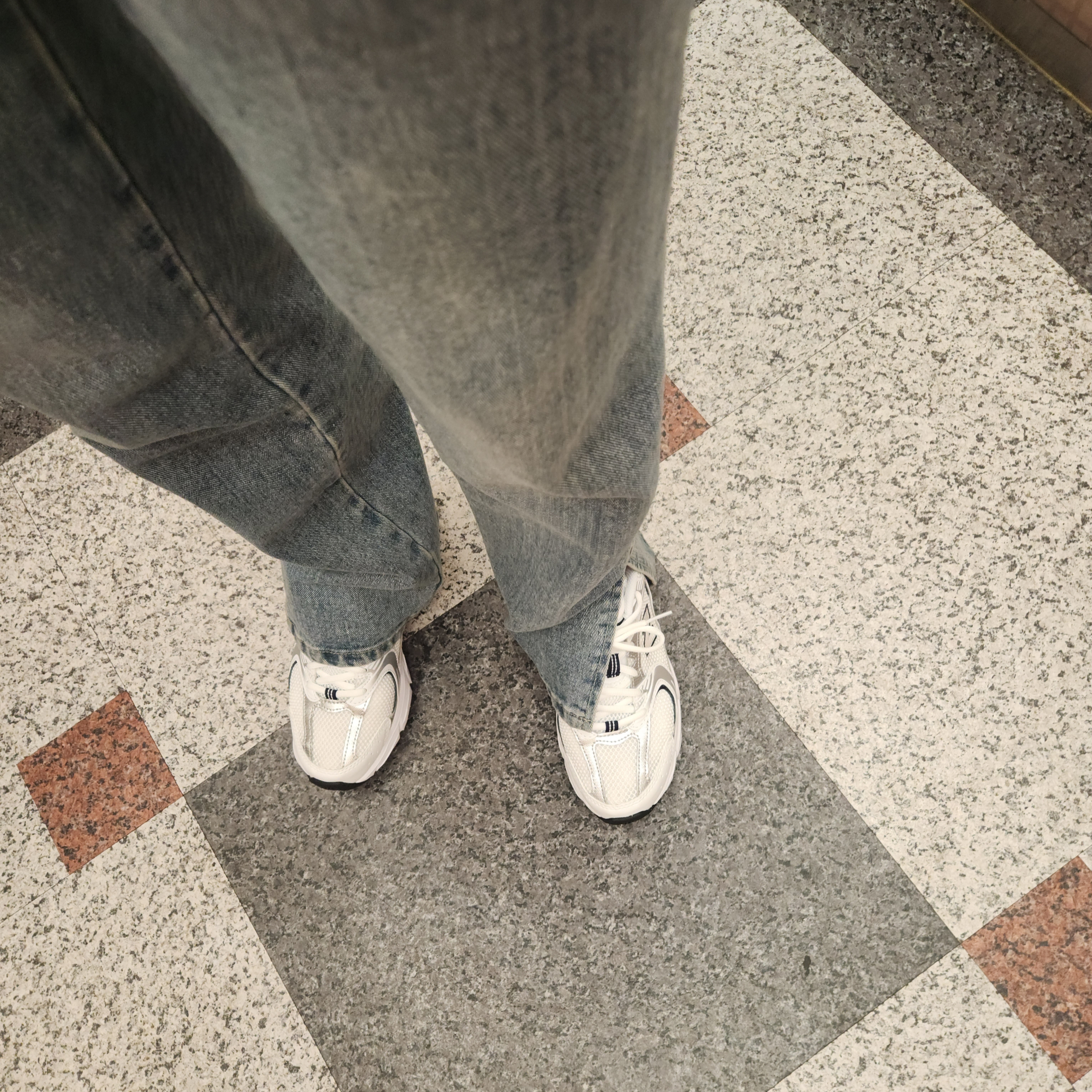 New Balance 530 White 착용 스타일