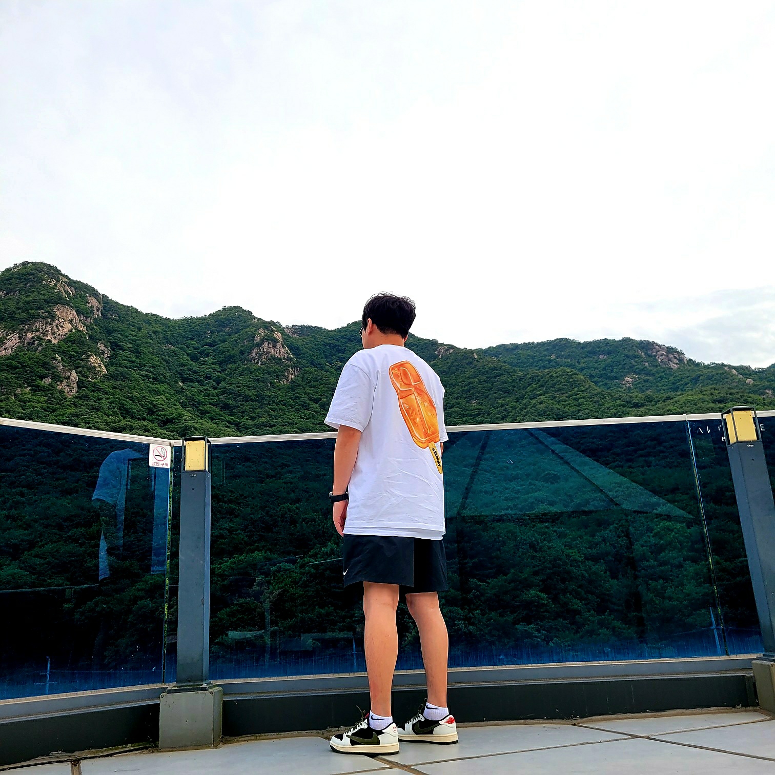 Stussy Popsicle T-Shirt White, Nike NRG Solo Swoosh Shorts Black - Asia 착용 스타일 - 1