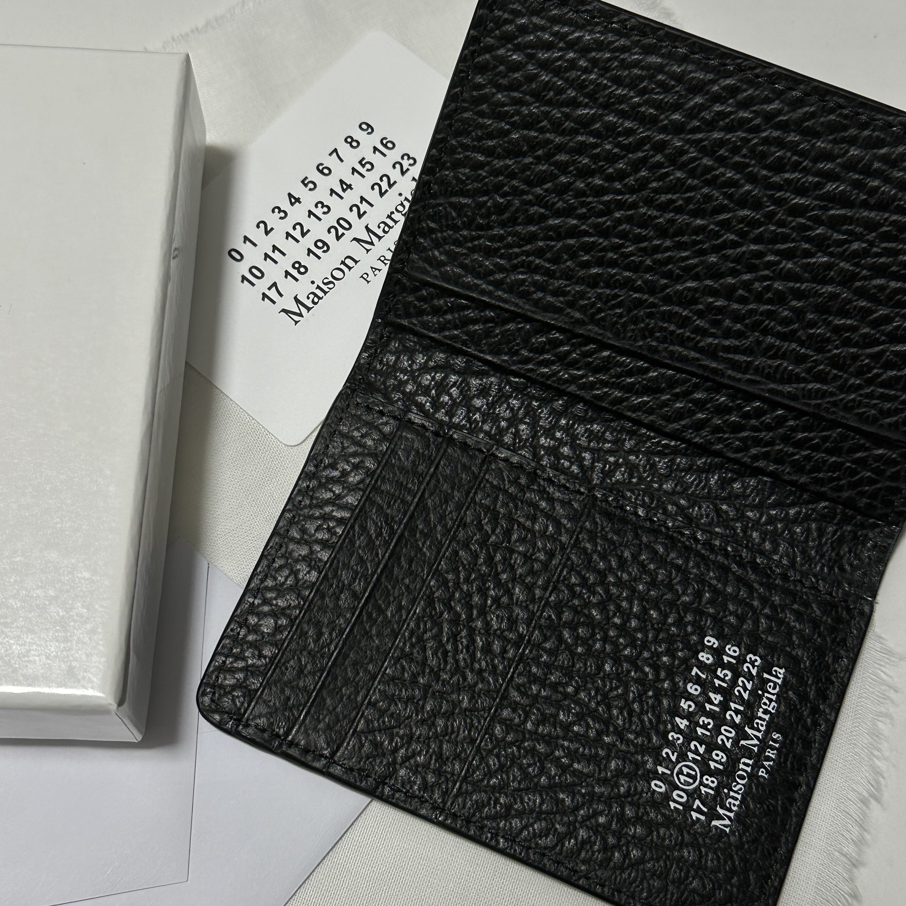 Maison Margiela Bovine Leather Card Holder Black 착용 스타일 - 2