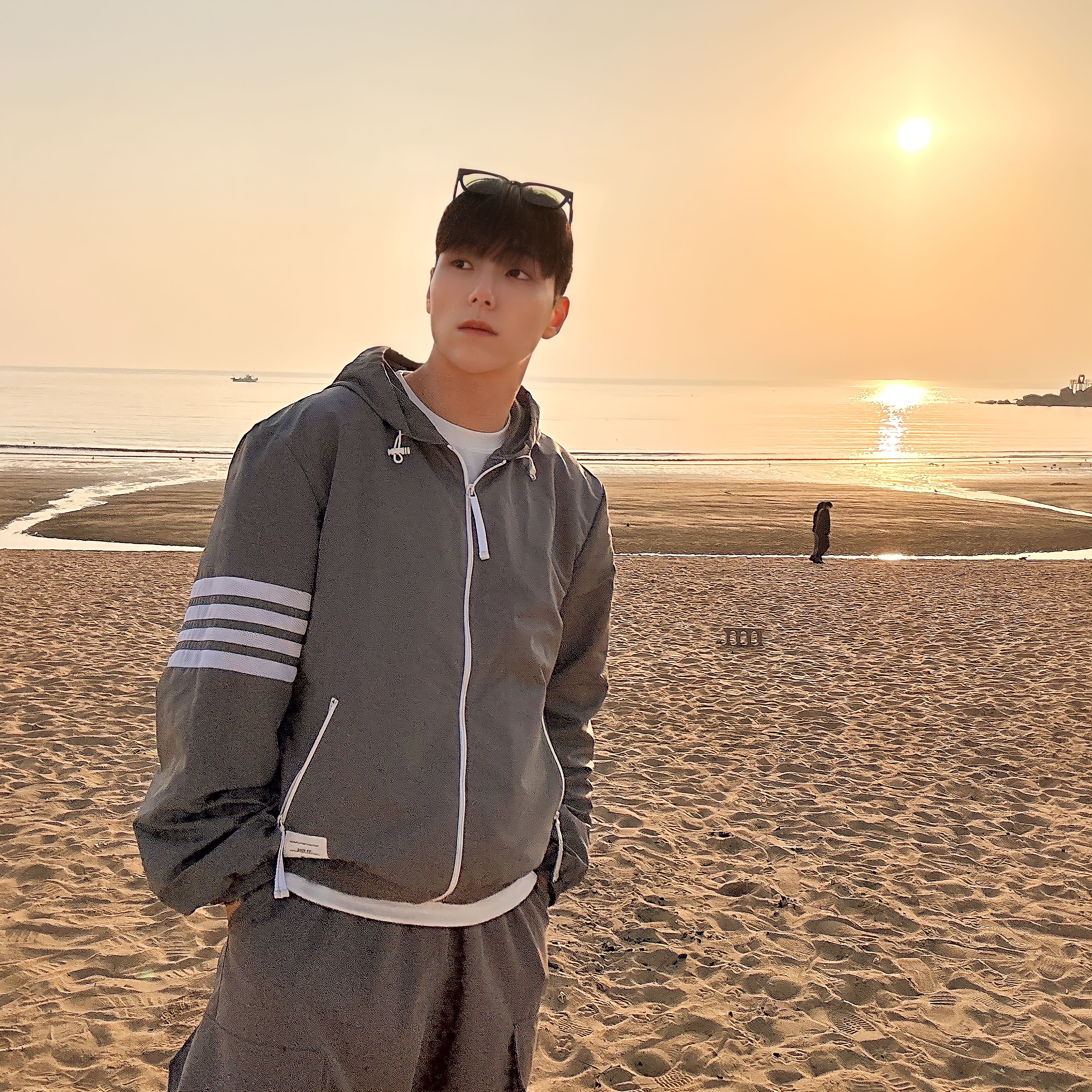 Thom Browne Ripstop Mesh 4-Bar Hooded Jacket Medium Grey, Gentle Monster Lilit 01 Black 착용 스타일 - 2
