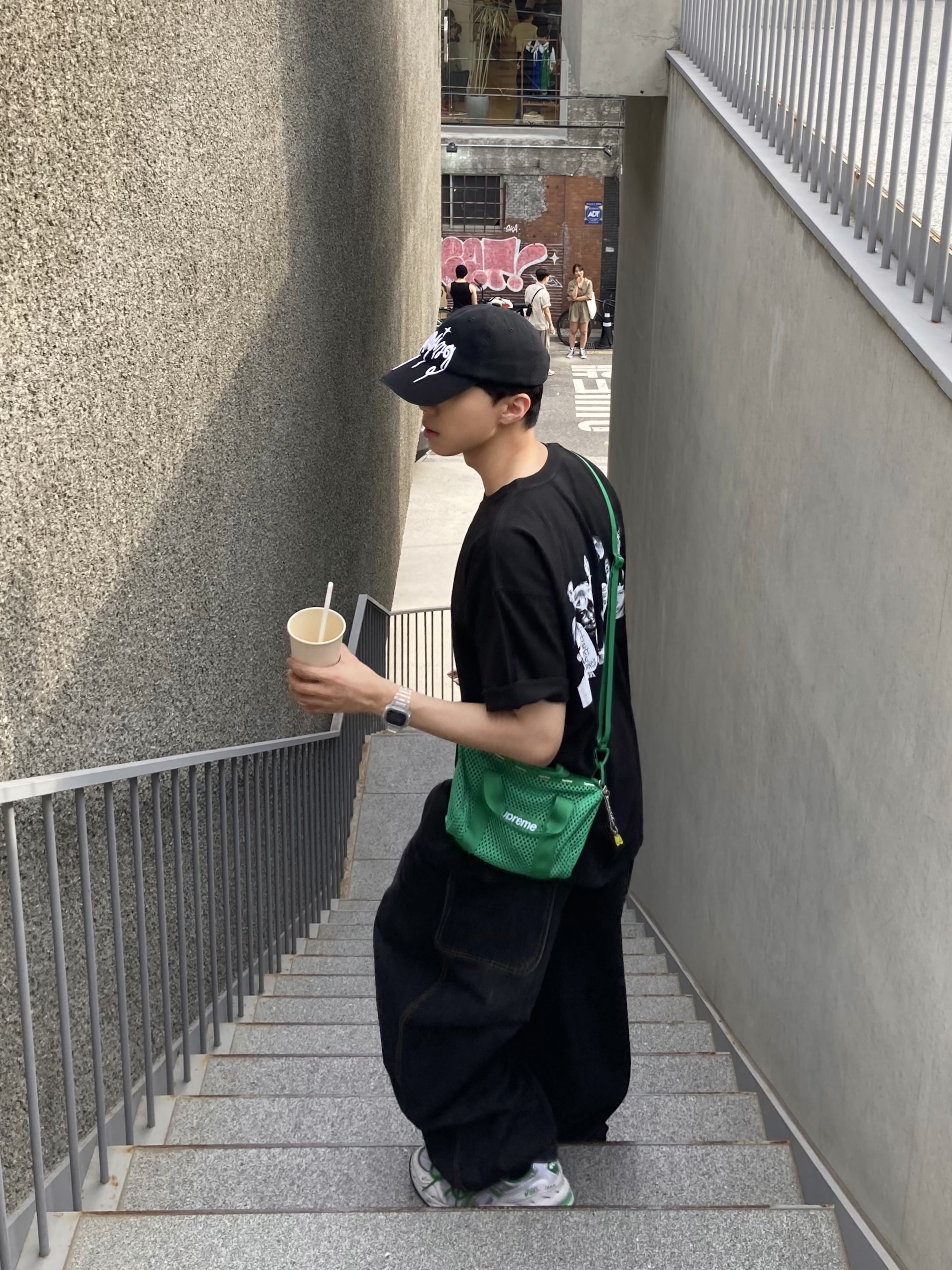 Stussy x Martine Rose Collage Pigment Dyed T-Shirt Black, Supreme Mesh Mini Duffle Bag Green - 23SS 착용 스타일 - 2