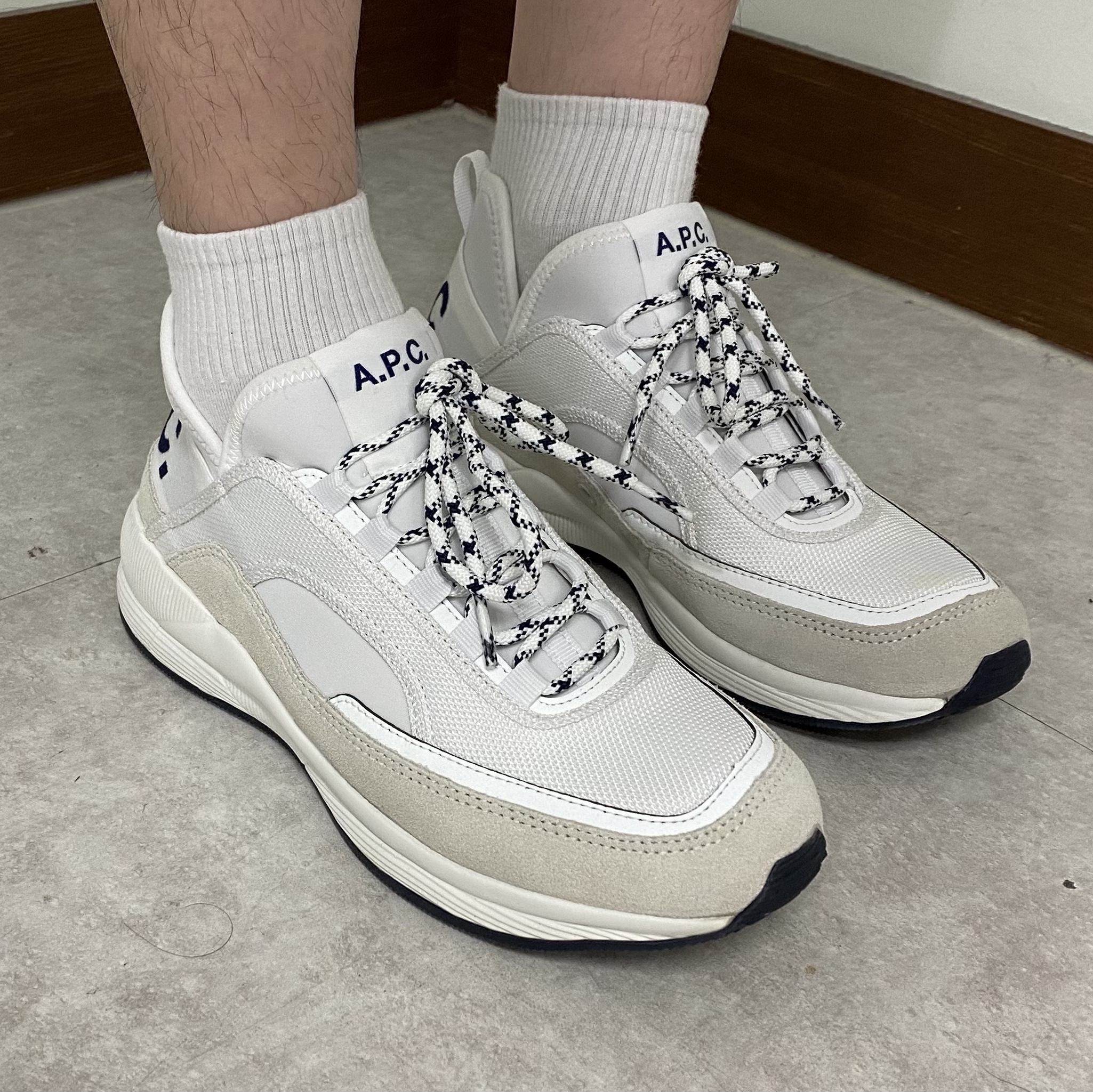 A.P.C. Run Around Sneakers White 착용 스타일