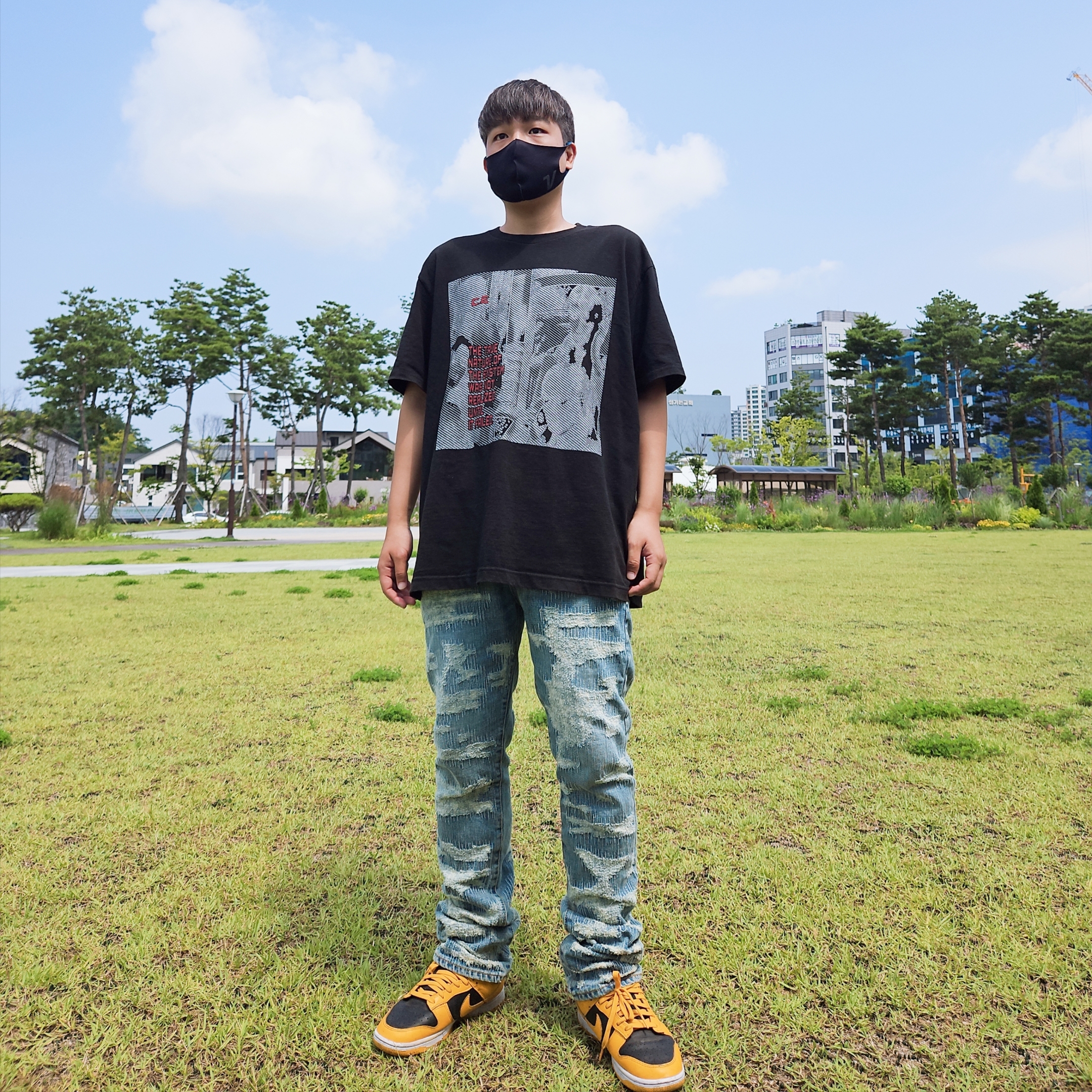 Undermycar x Konic Section Vol.2 Hard Destroyed Washed Jeans - 23SS, Nike Dunk Low Retro Championship Goldenrod 착용 스타일 - 1