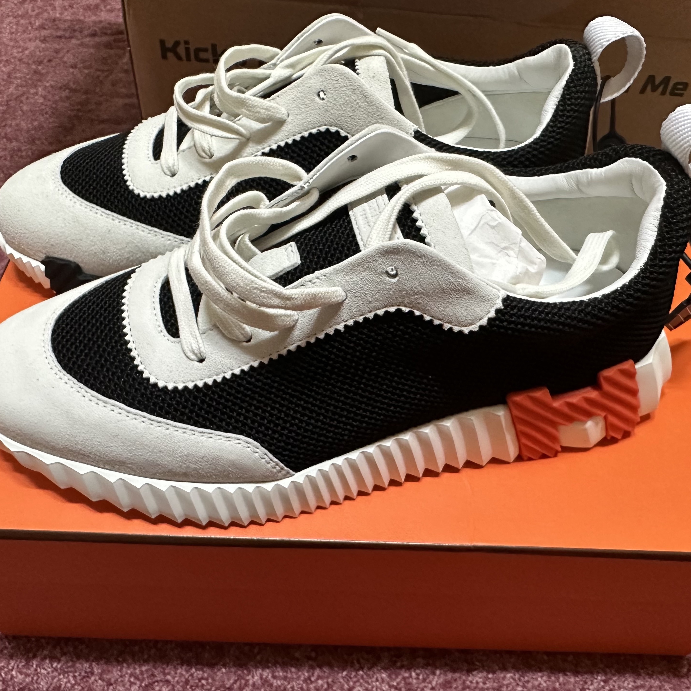 (W) Hermes Bouncing Sneakers Mesh Suede Goatskin & Noir Blanc 착용 스타일