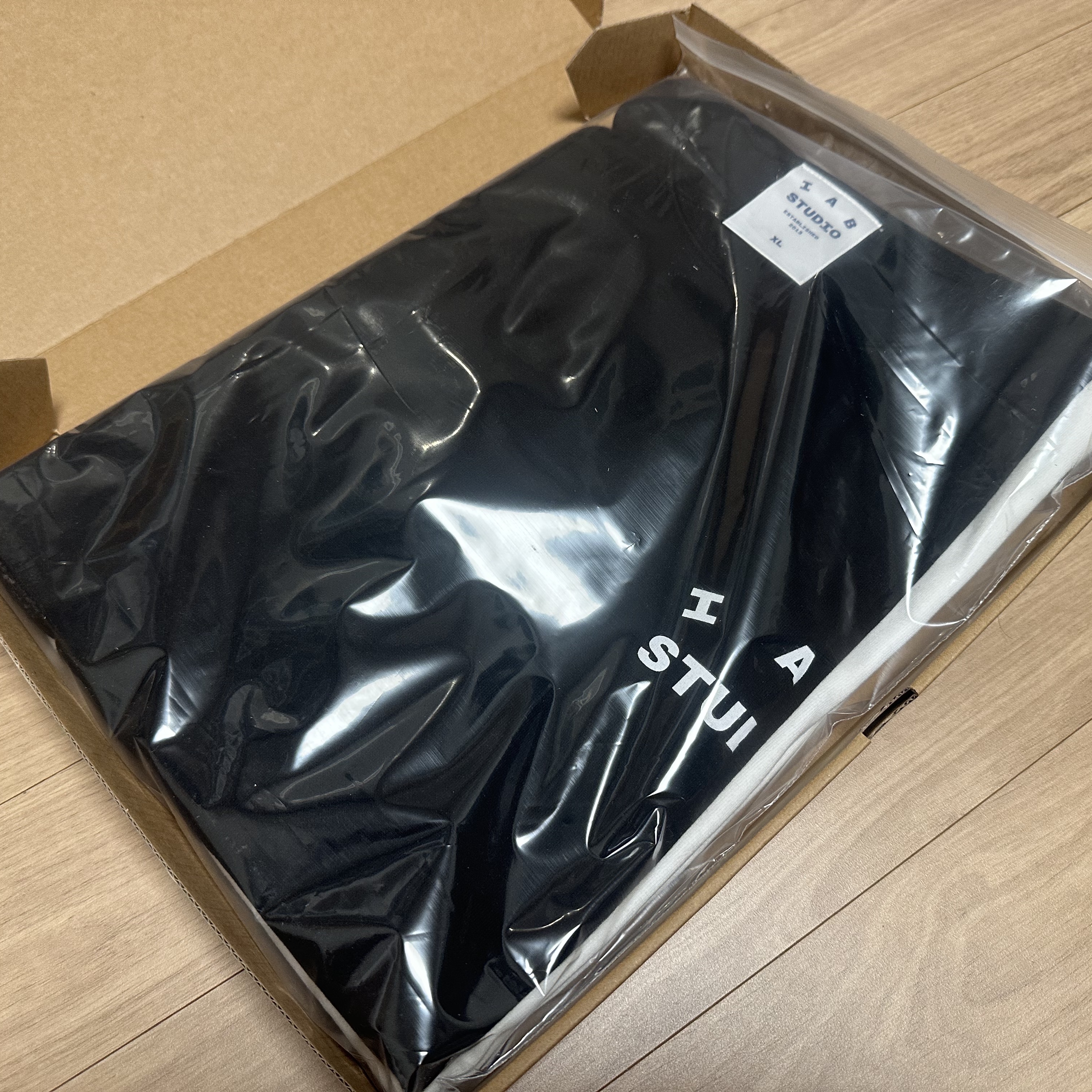 IAB Studio 10th Anniversary T-Shirt Black 착용 스타일