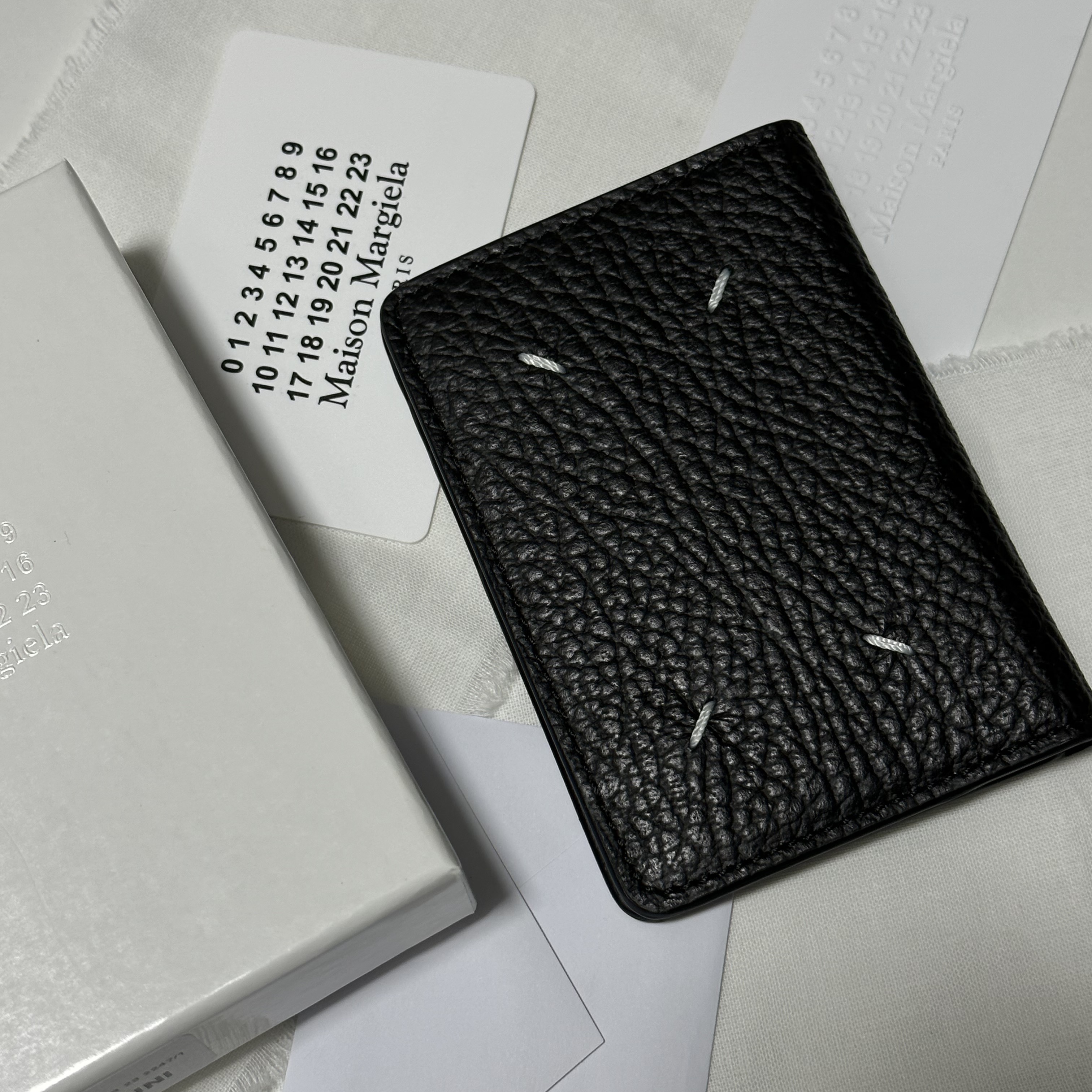 Maison Margiela Bovine Leather Card Holder Black 착용 스타일 - 1