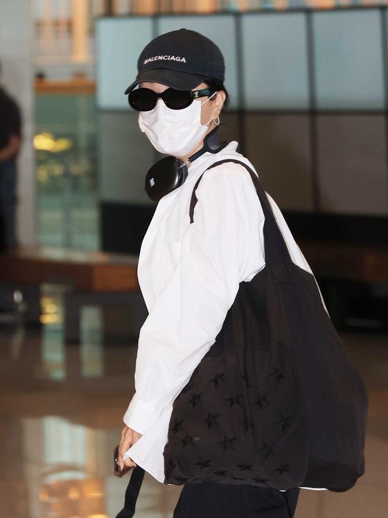 Balenciaga Logo Cap Black 착용 스타일 - 1