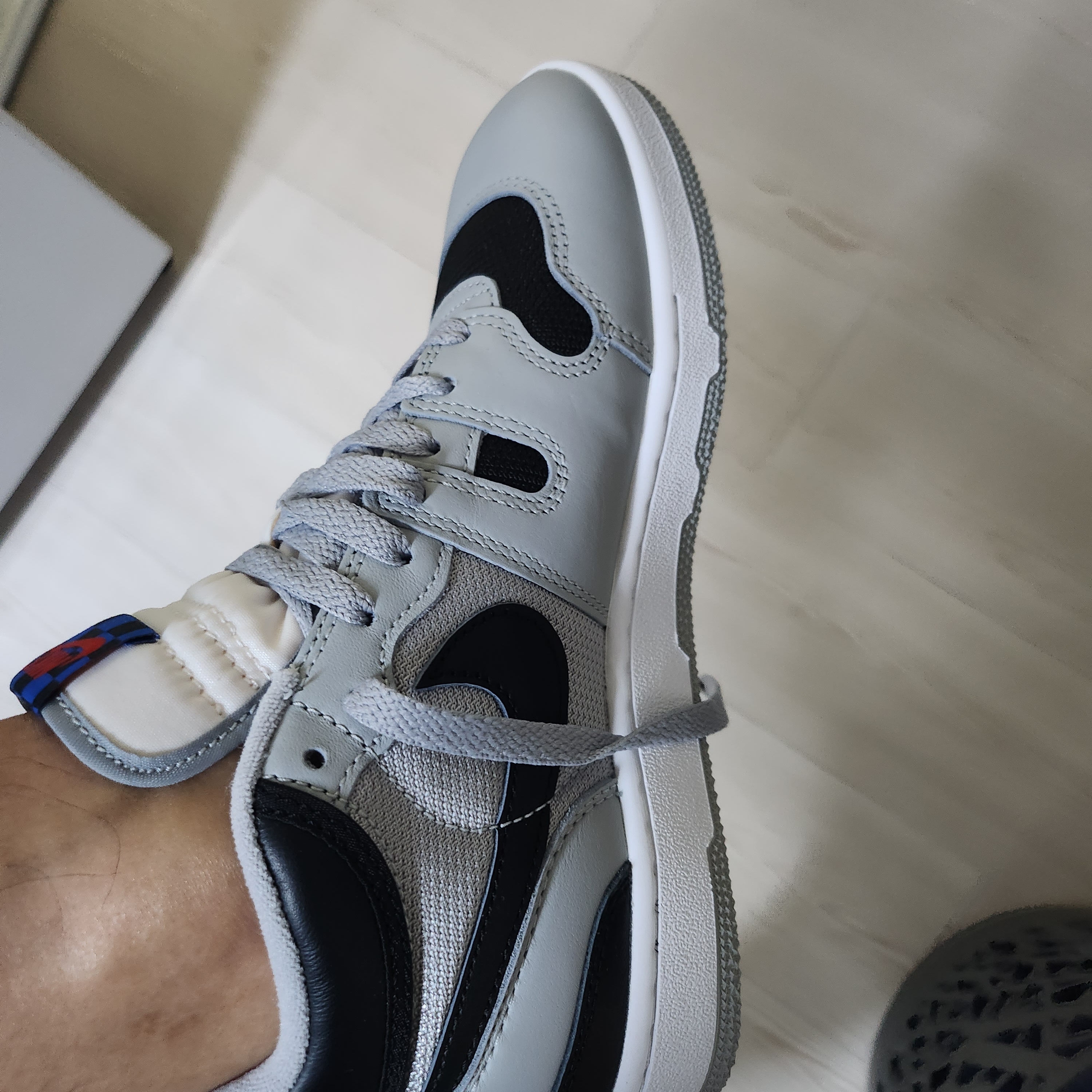 Nike Mac Attack QS SP Light Smoke Grey 착용 스타일 - 2