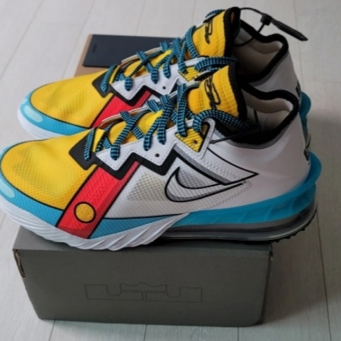 Nike Lebron 18 Low Cartoon Art 착용 스타일