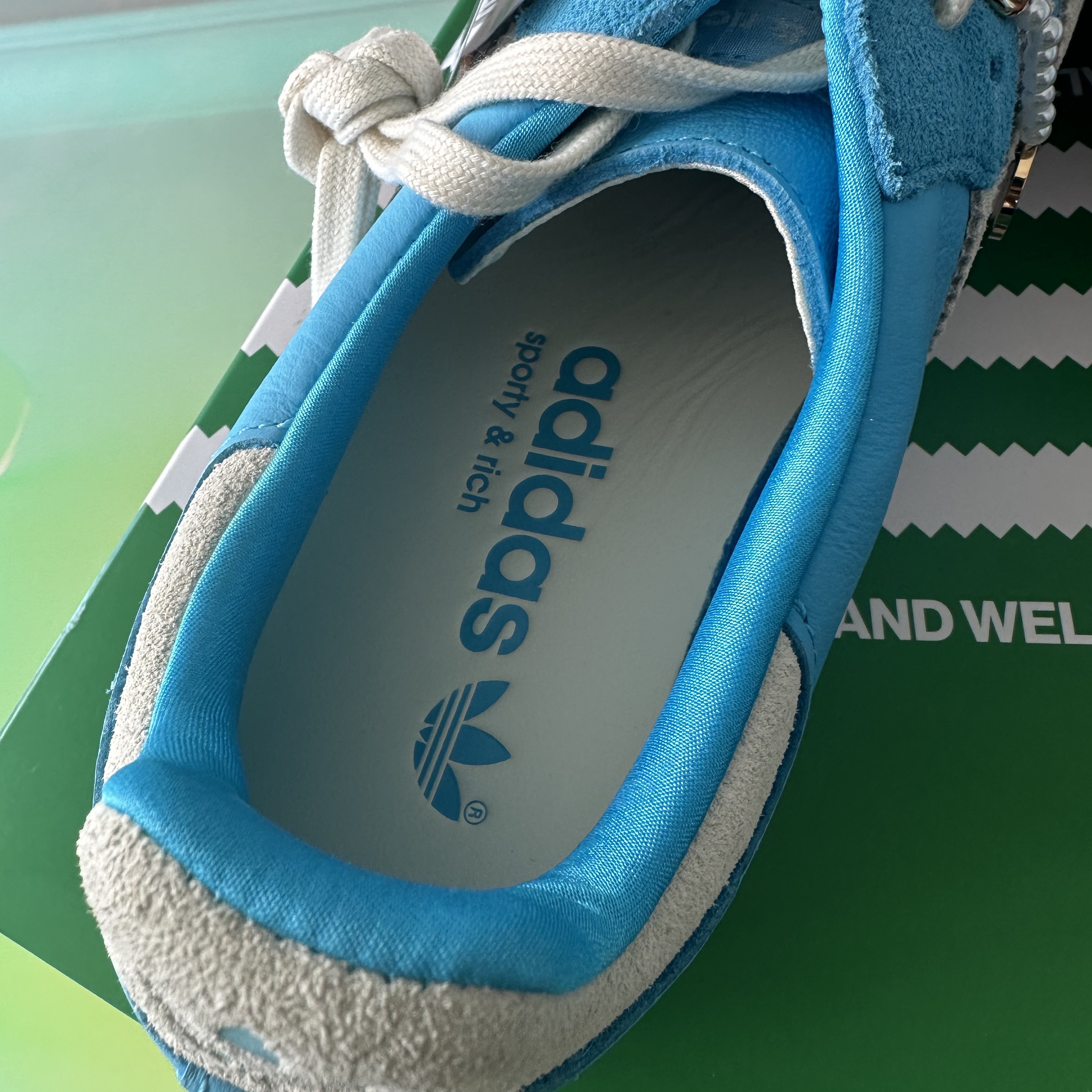 Adidas x Sporty & Rich Samba Blue Rush Cream White 착용 스타일 - 3