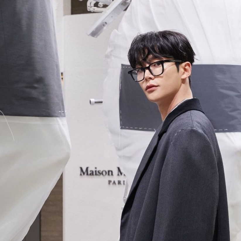 Gentle Monster x Maison Margiela MM010 Clear Black 착용 스타일 - 2