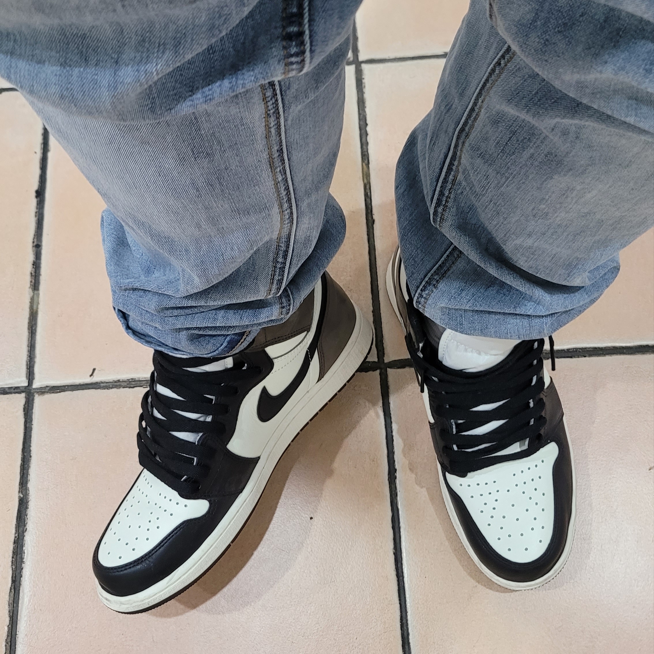 Jordan 1 Retro High OG Black Mocha 착용 스타일