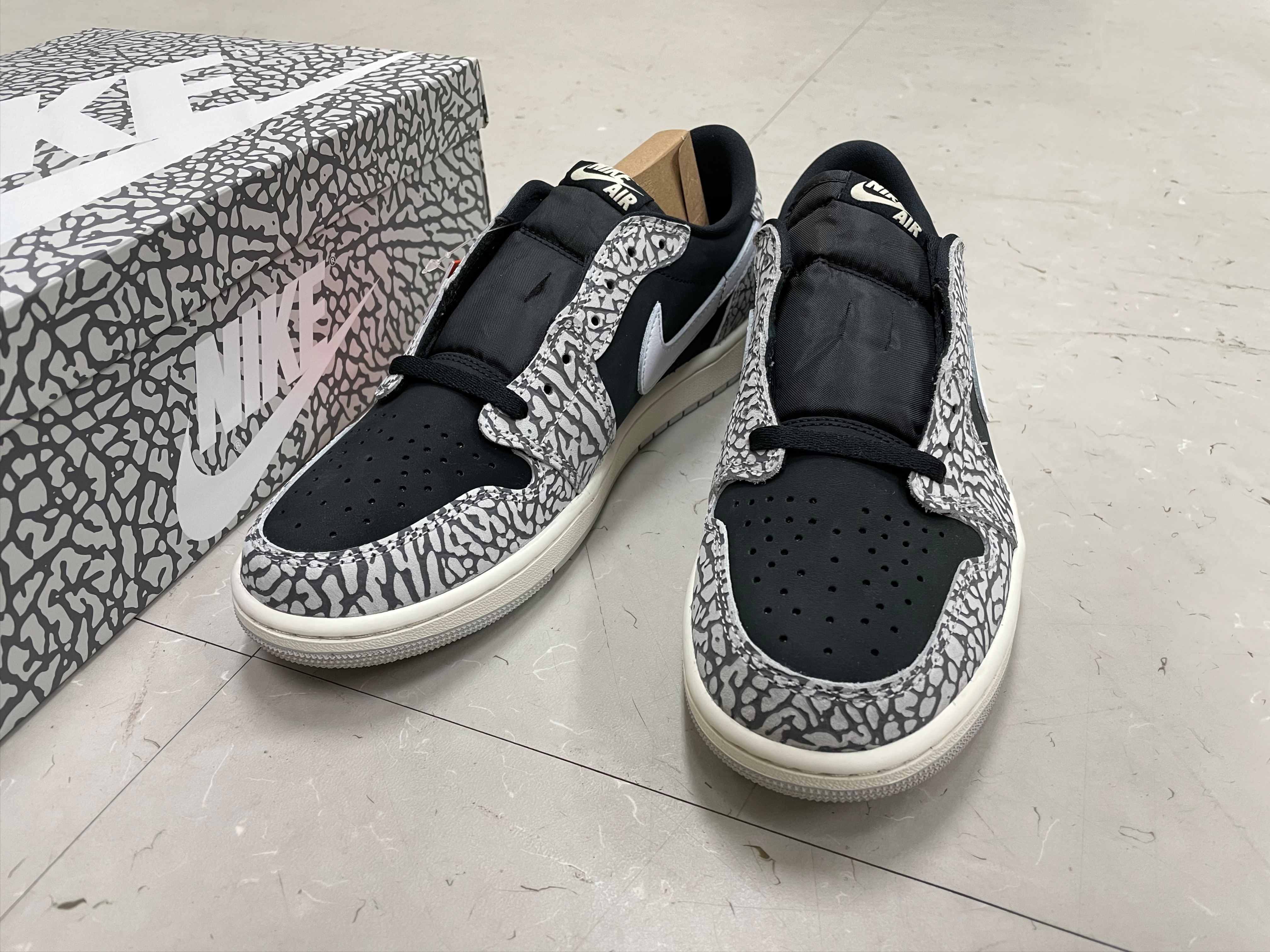 Jordan 1 Retro Low OG Black Cement 착용 스타일 - 1